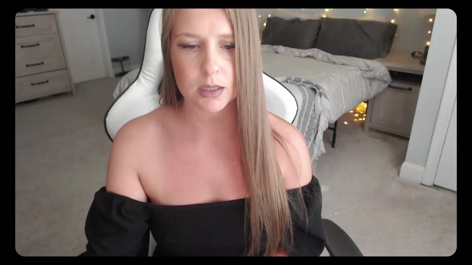 Gallery image thumbnail from Soybean92's myfreecams stream on, 08/23/2023, 17:56 image 3 of 20