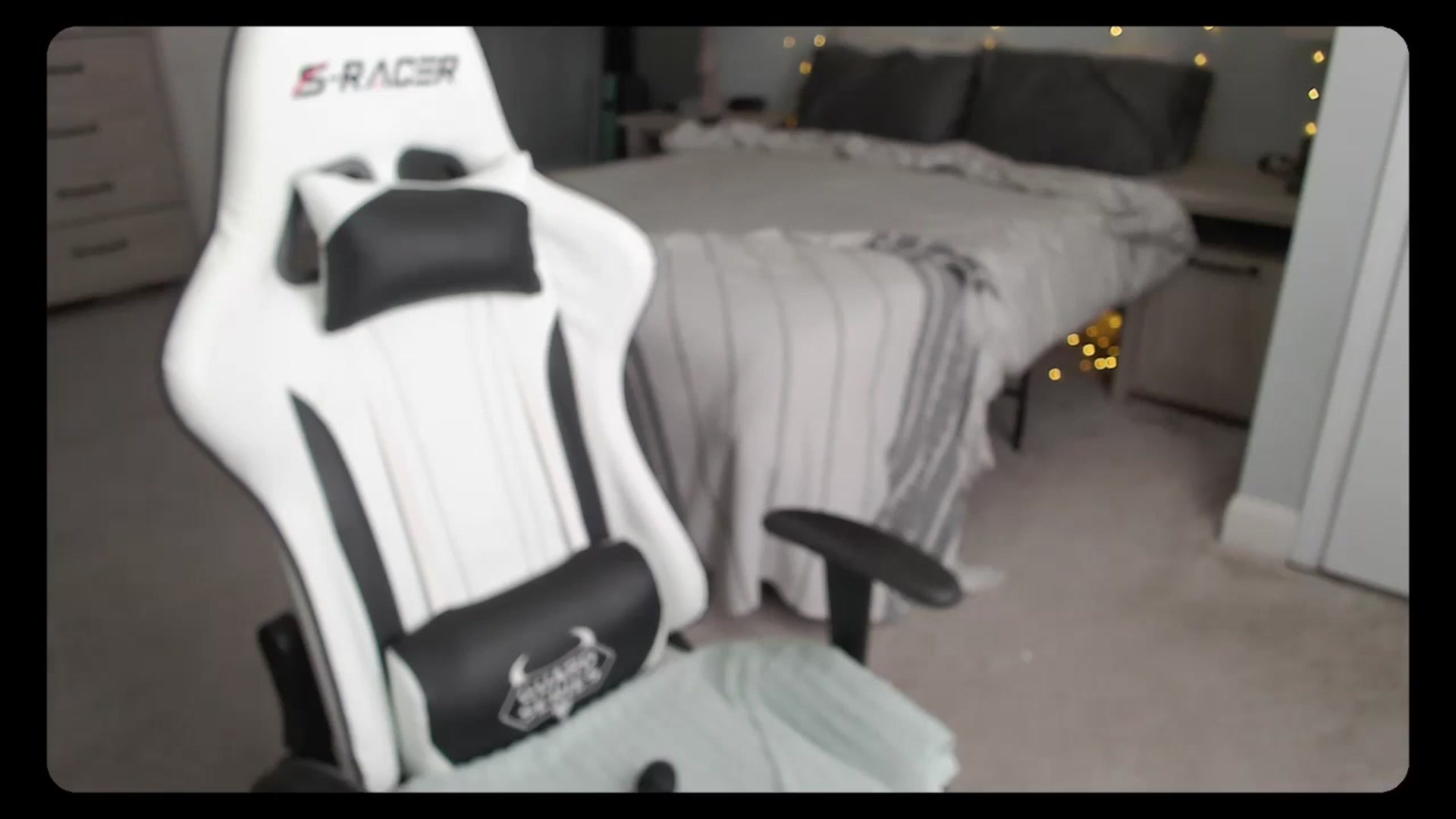Gallery image thumbnail from Soybean92's myfreecams stream on, 08/23/2023, 20:43 image 10 of 20