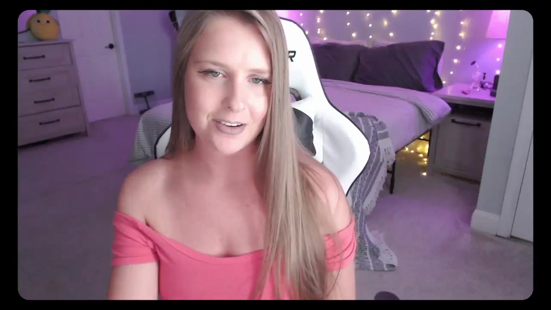 Gallery image thumbnail from Soybean92's myfreecams stream on, 08/29/2023, 19:57 image 6 of 20