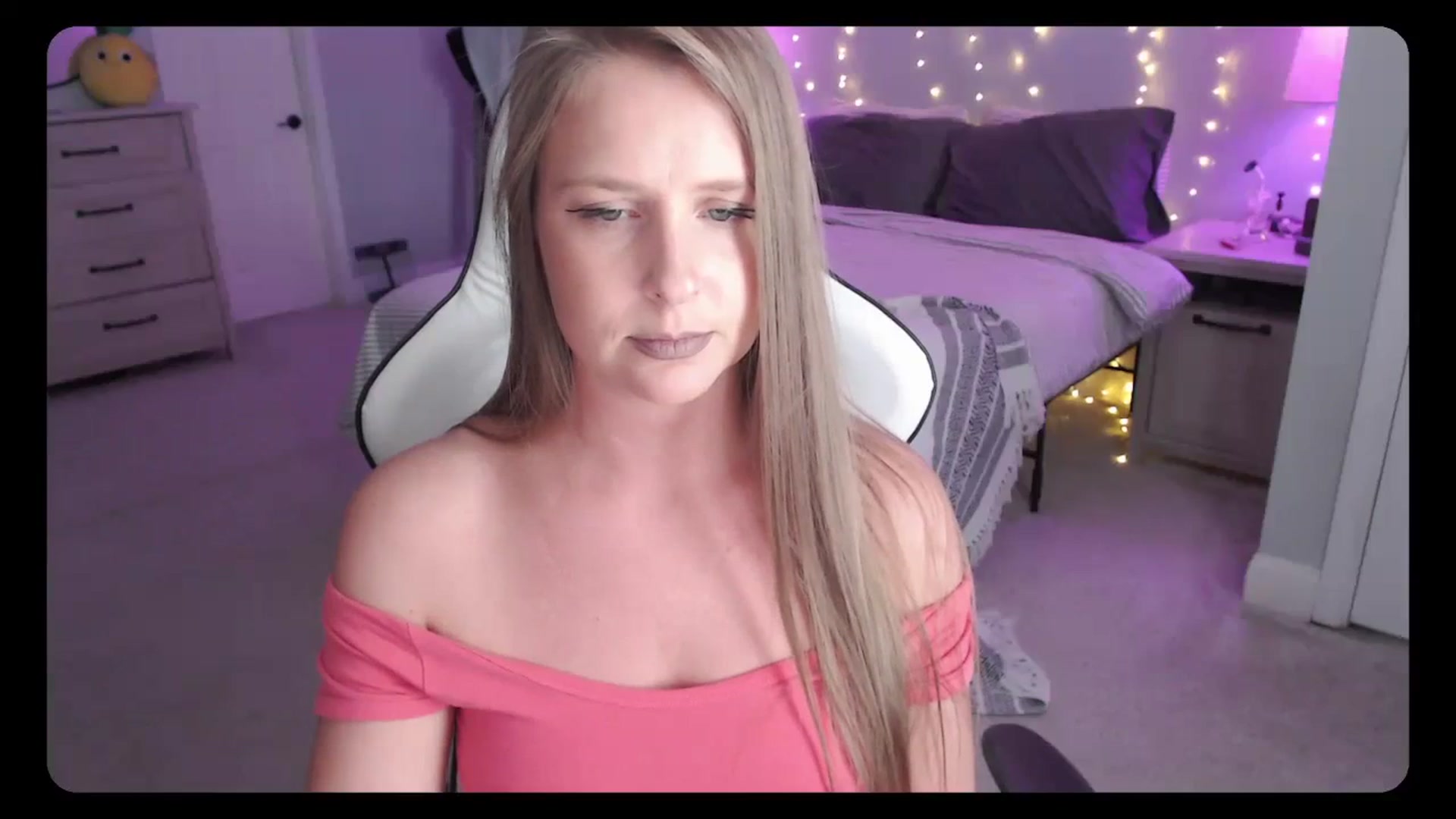 Gallery image thumbnail from Soybean92's myfreecams stream on, 08/29/2023, 19:57 image 4 of 20