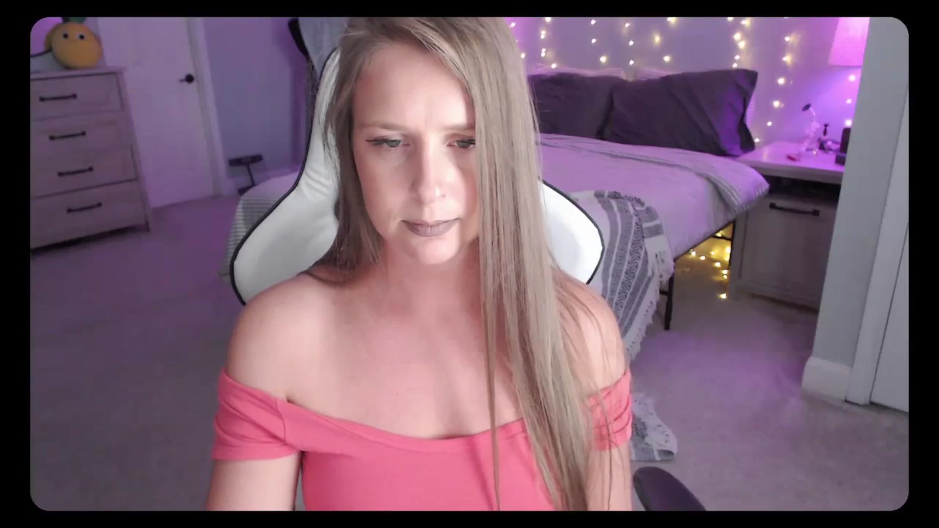 Gallery image thumbnail from Soybean92's myfreecams stream on, 08/29/2023, 19:57 image 5 of 20
