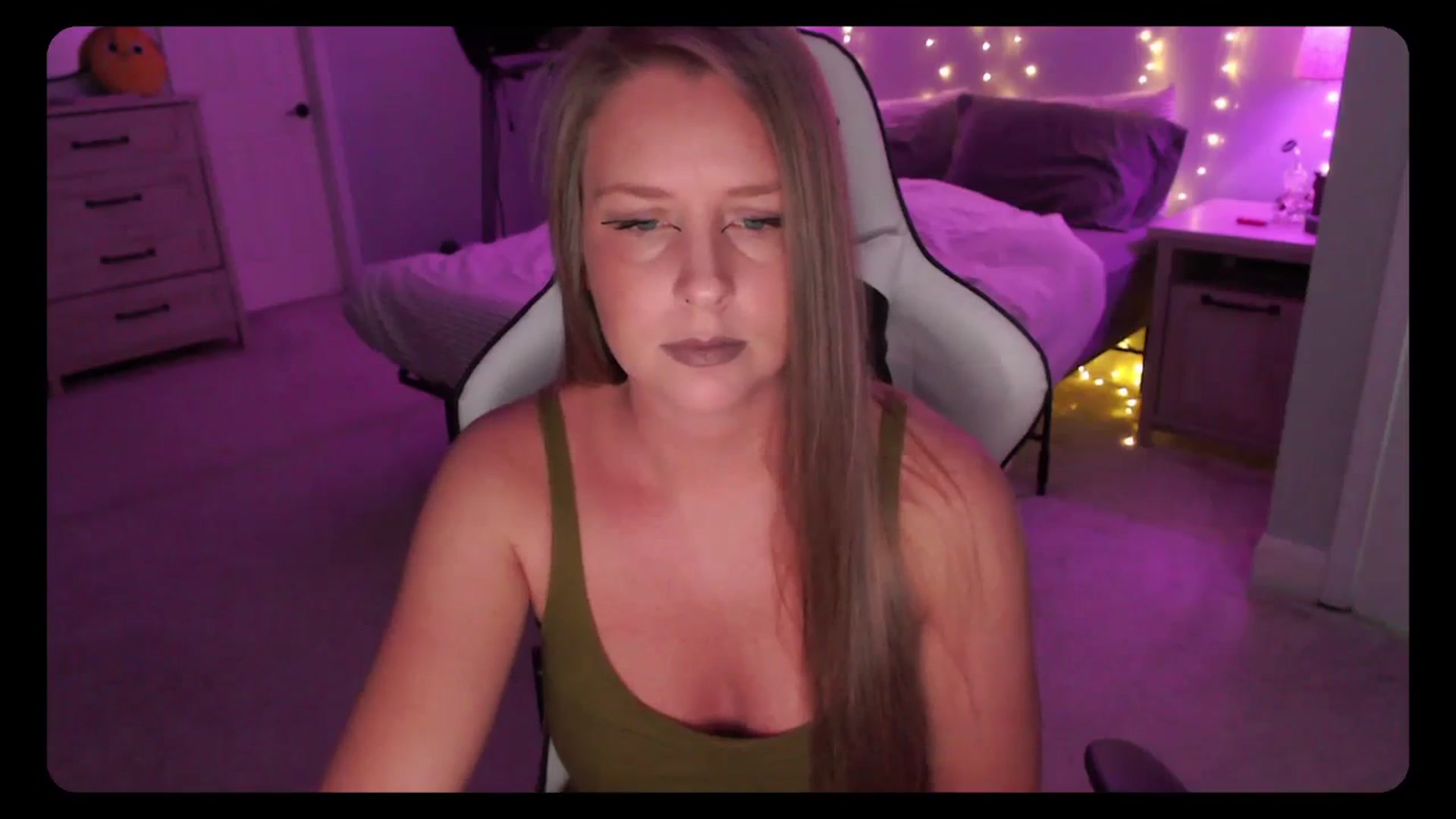 Gallery image thumbnail from Soybean92's myfreecams stream on, 08/30/2023, 15:37 image 8 of 20