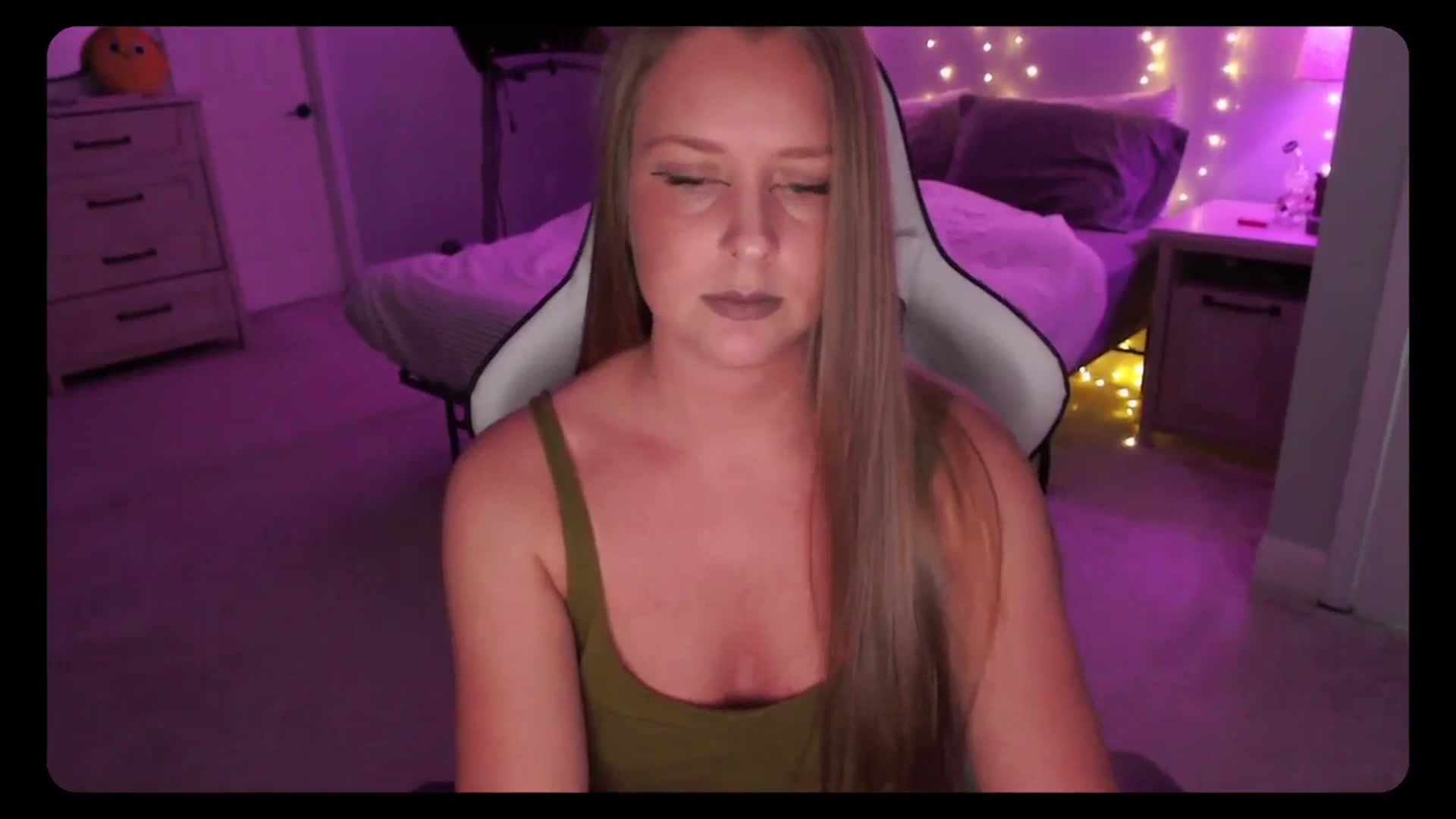 Gallery image thumbnail from Soybean92's myfreecams stream on, 08/30/2023, 15:37 image 2 of 20