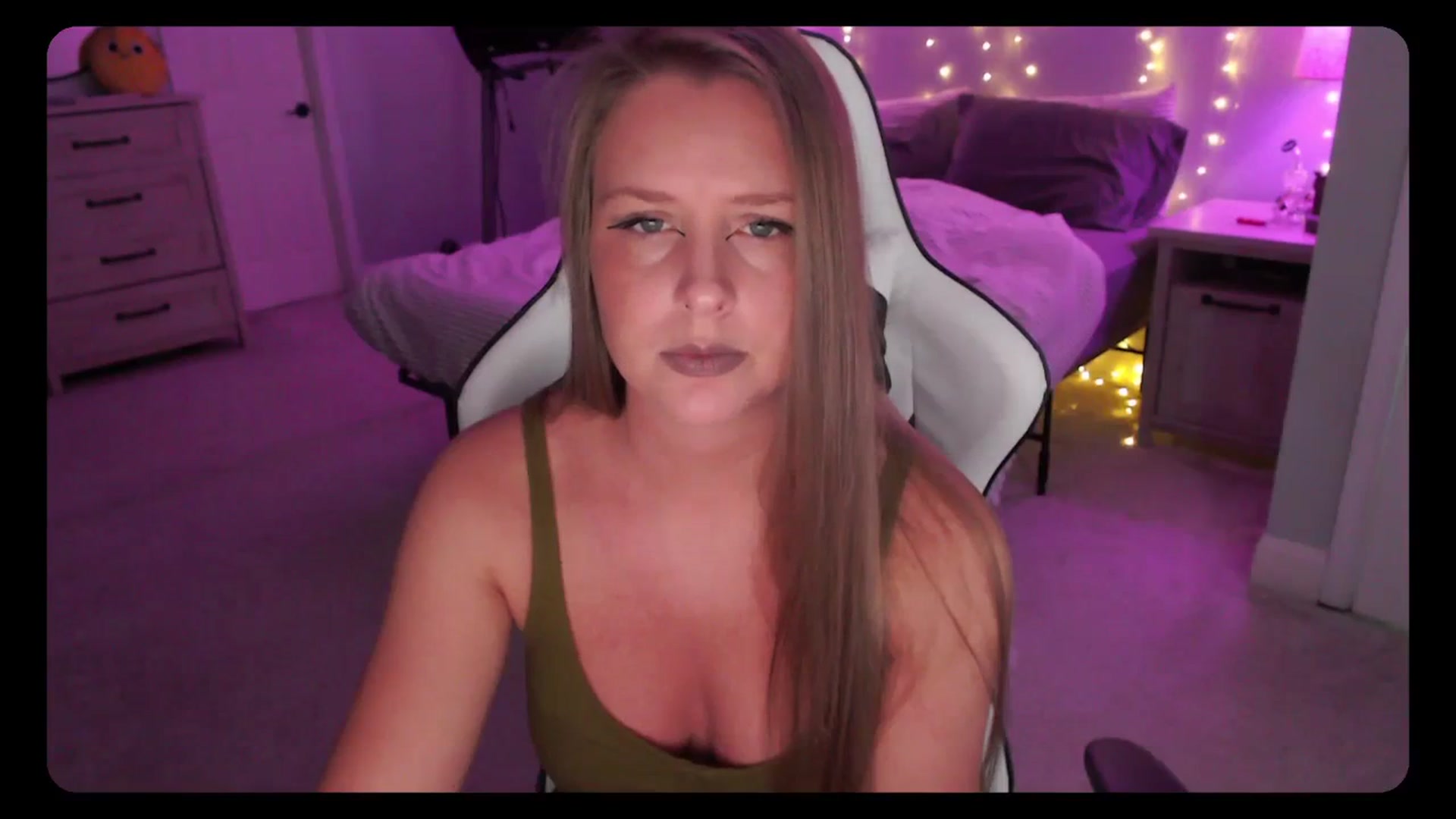 Gallery image thumbnail from Soybean92's myfreecams stream on, 08/30/2023, 15:37 image 12 of 20