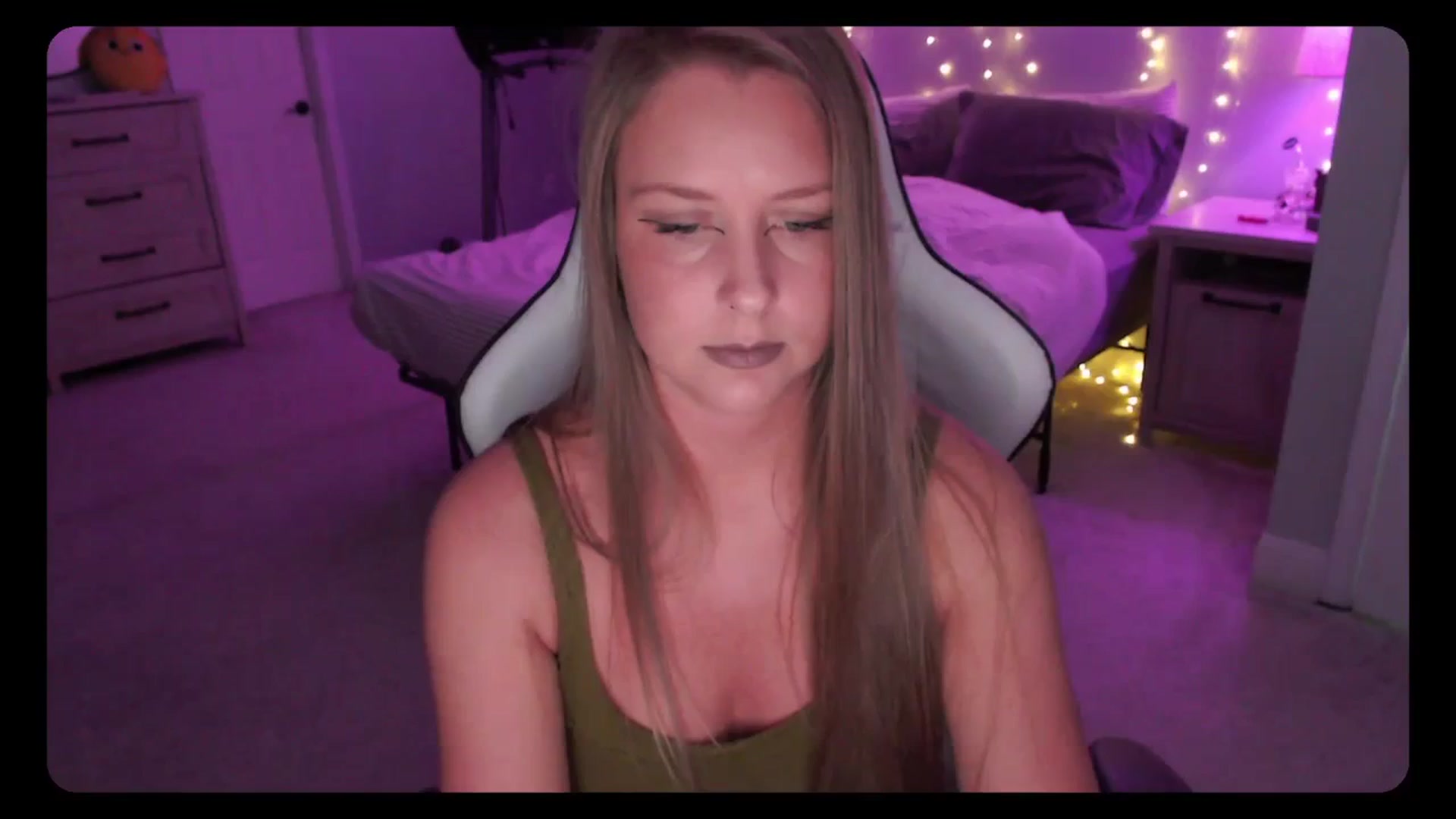 Gallery image thumbnail from Soybean92's myfreecams stream on, 08/30/2023, 15:37 image 20 of 20