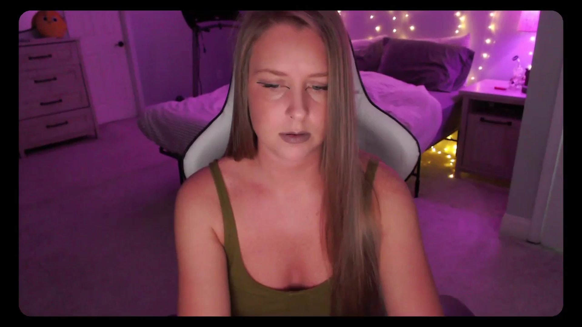 Gallery image thumbnail from Soybean92's myfreecams stream on, 08/30/2023, 15:37 image 4 of 20