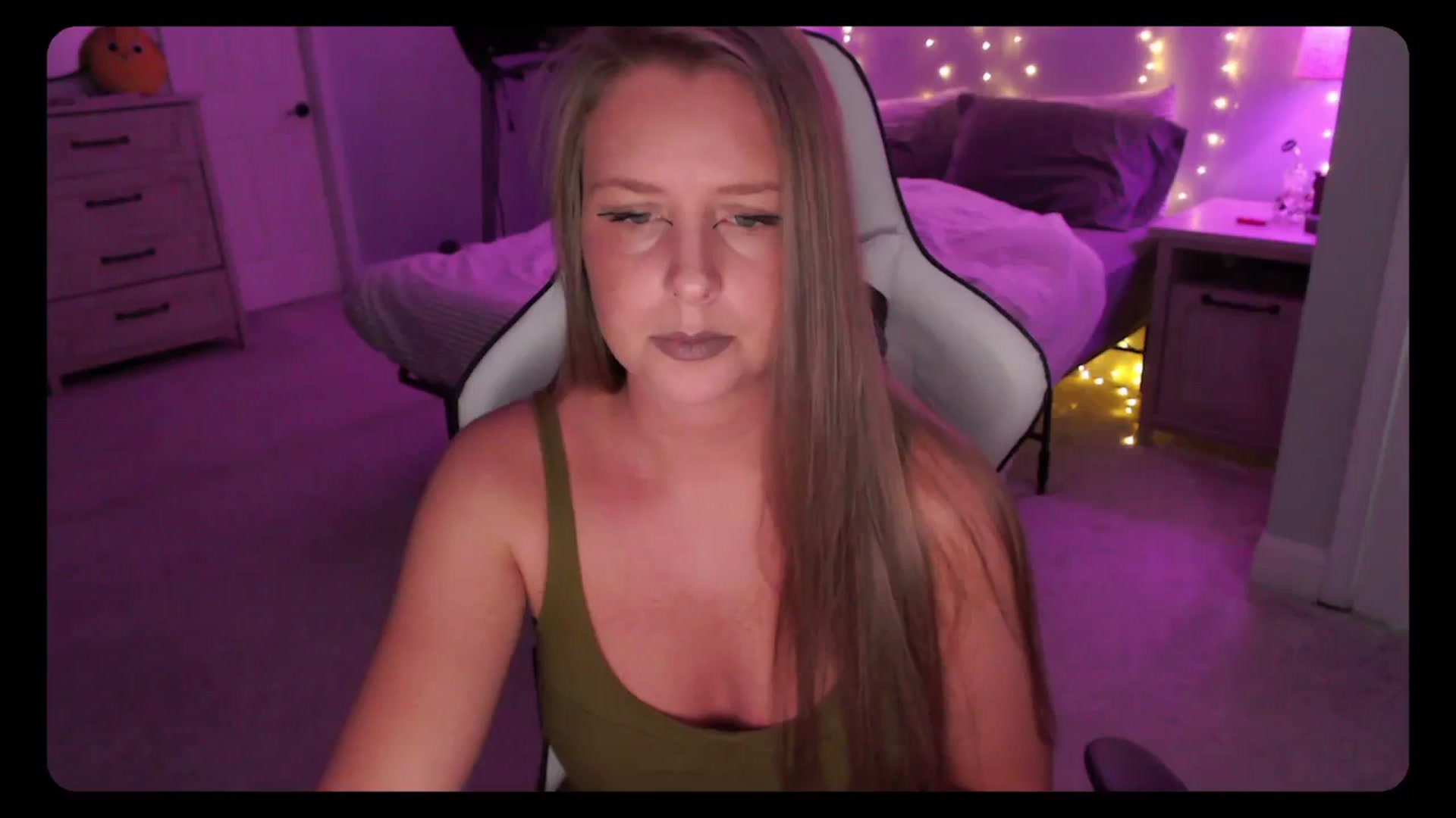 Gallery image thumbnail from Soybean92's myfreecams stream on, 08/30/2023, 15:37 image 11 of 20