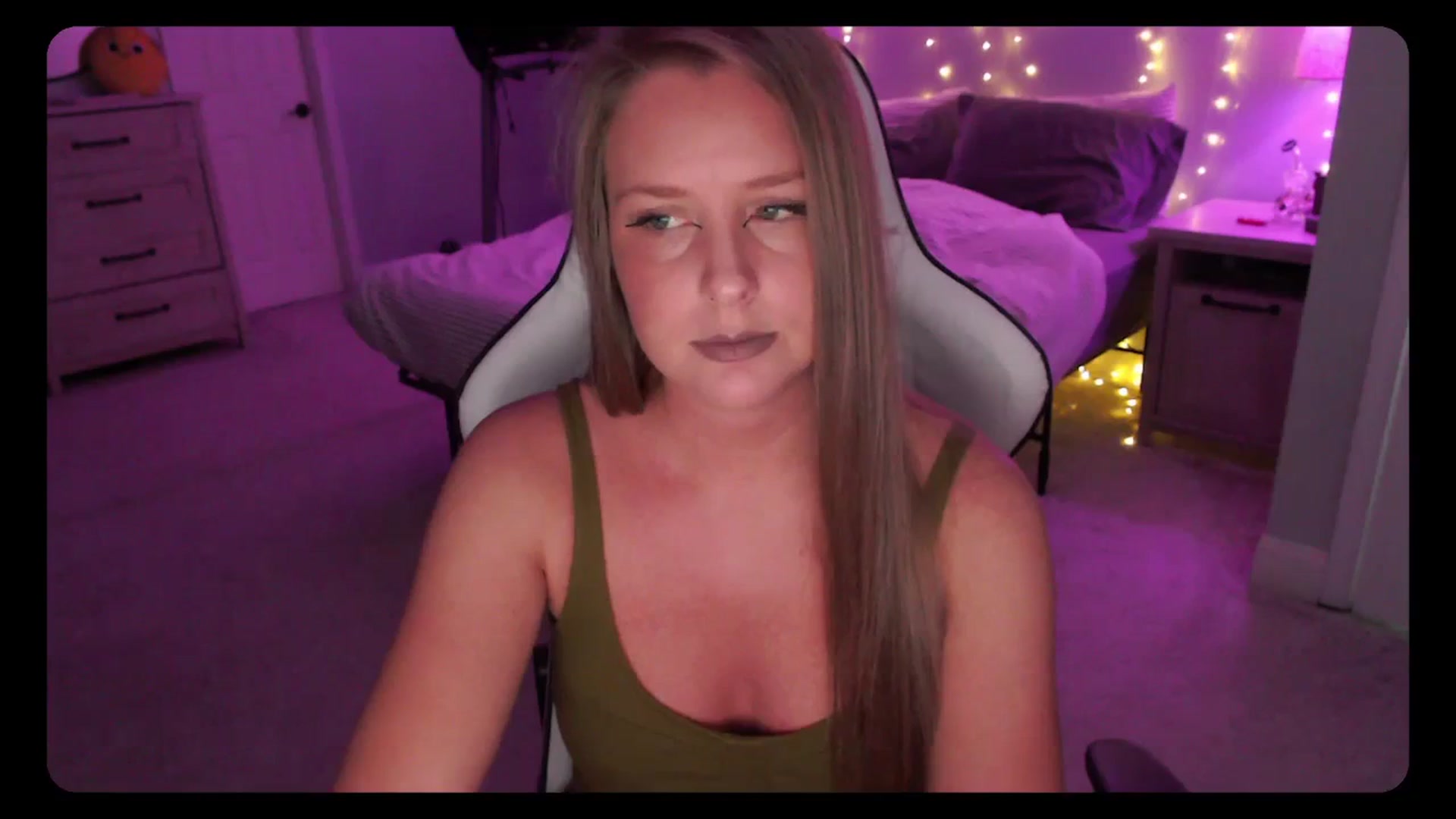 Gallery image thumbnail from Soybean92's myfreecams stream on, 08/30/2023, 15:37 image 5 of 20