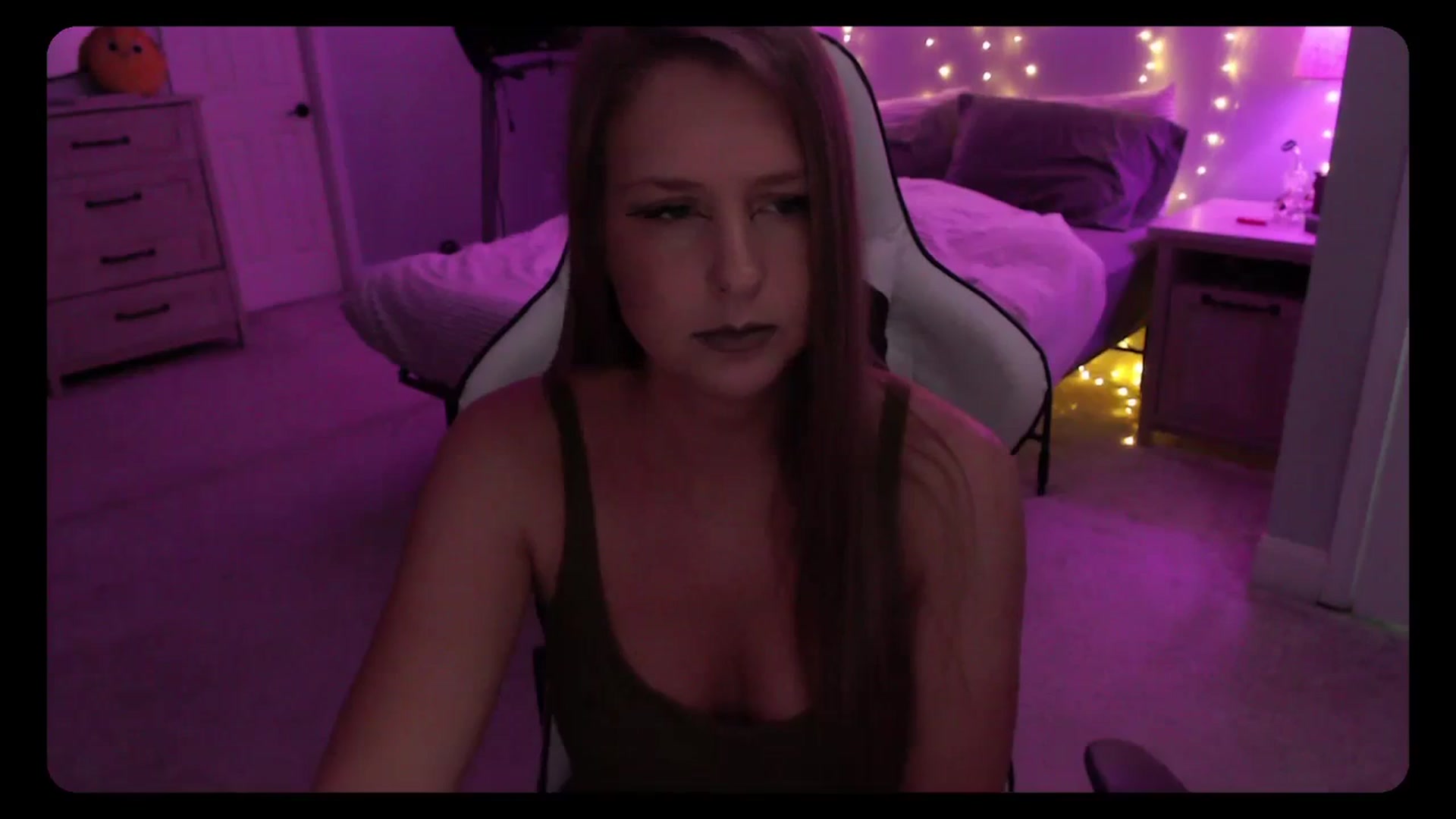 Gallery image thumbnail from Soybean92's myfreecams stream on, 08/30/2023, 15:37 image 9 of 20