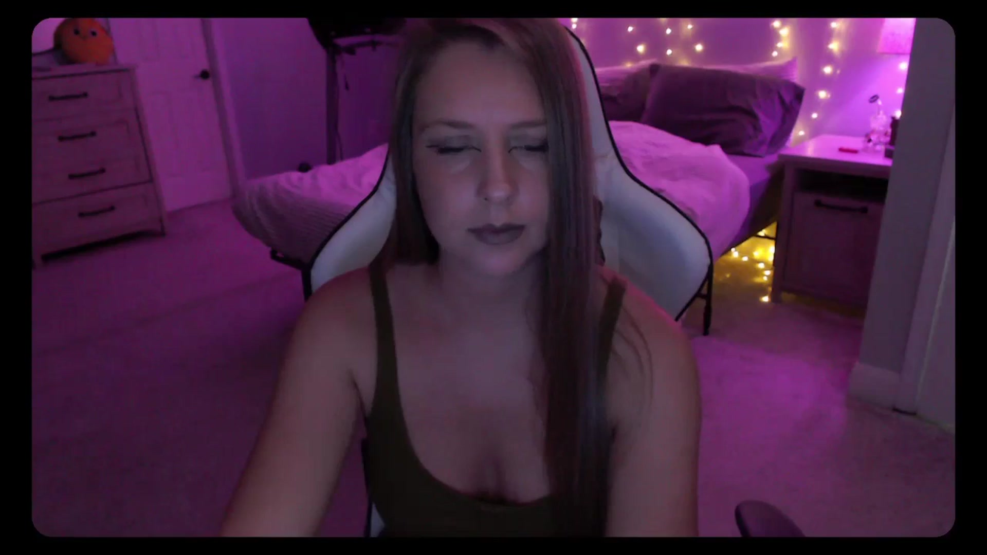 Gallery image thumbnail from Soybean92's myfreecams stream on, 08/30/2023, 15:37 image 10 of 20