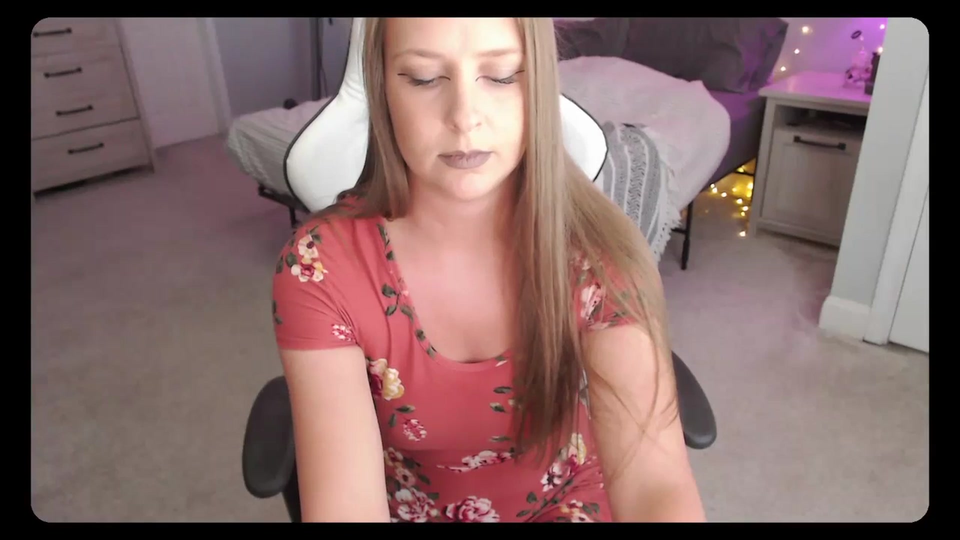 Gallery image thumbnail from Soybean92's myfreecams stream on, 08/30/2023, 17:30 image 17 of 20