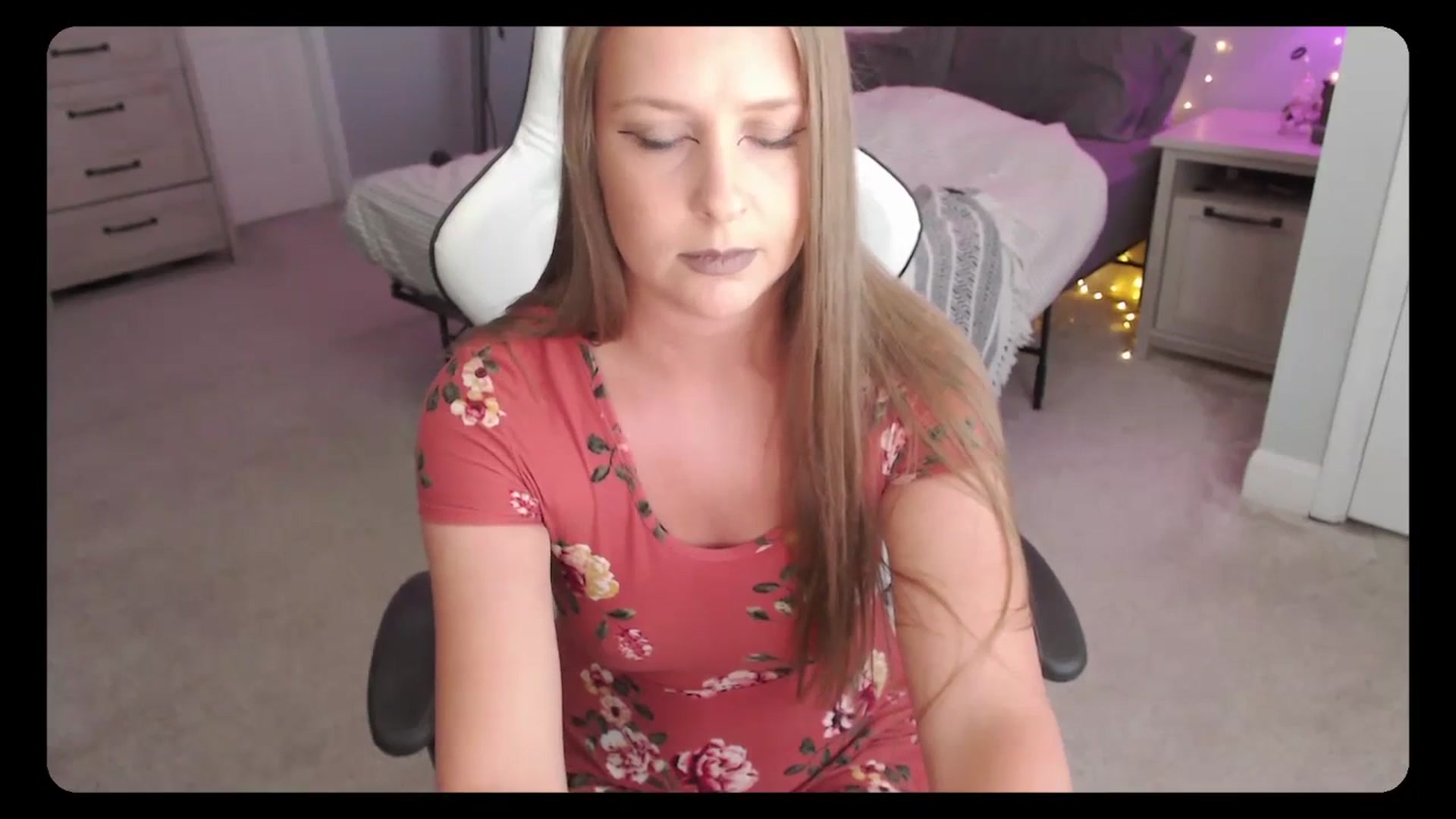 Gallery image thumbnail from Soybean92's myfreecams stream on, 08/30/2023, 17:30 image 18 of 20