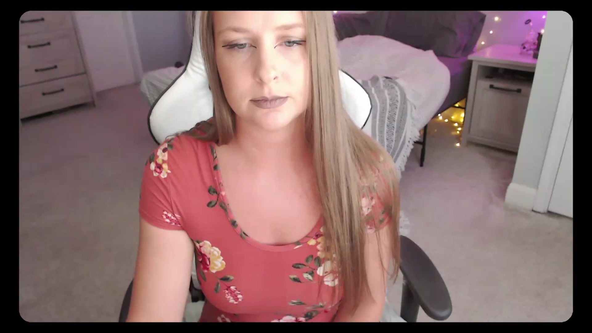 Gallery image thumbnail from Soybean92's myfreecams stream on, 08/30/2023, 17:30 image 19 of 20