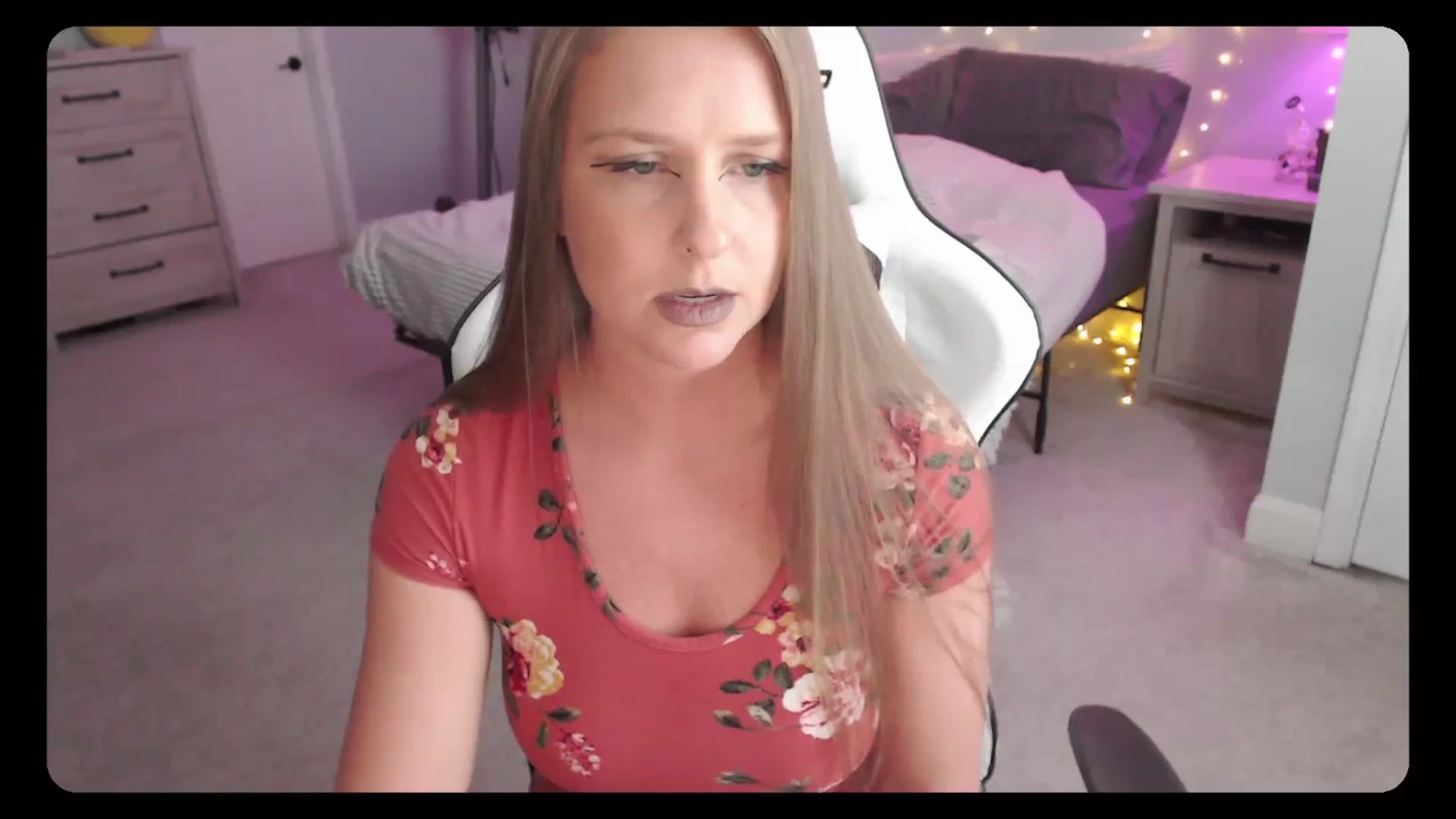 Gallery image thumbnail from Soybean92's myfreecams stream on, 08/30/2023, 18:39 image 5 of 20