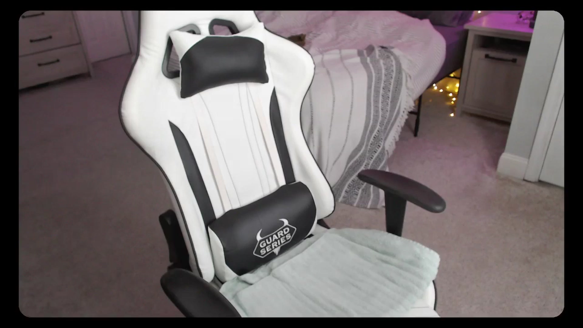 Gallery image thumbnail from Soybean92's myfreecams stream on, 08/30/2023, 18:39 image 19 of 20