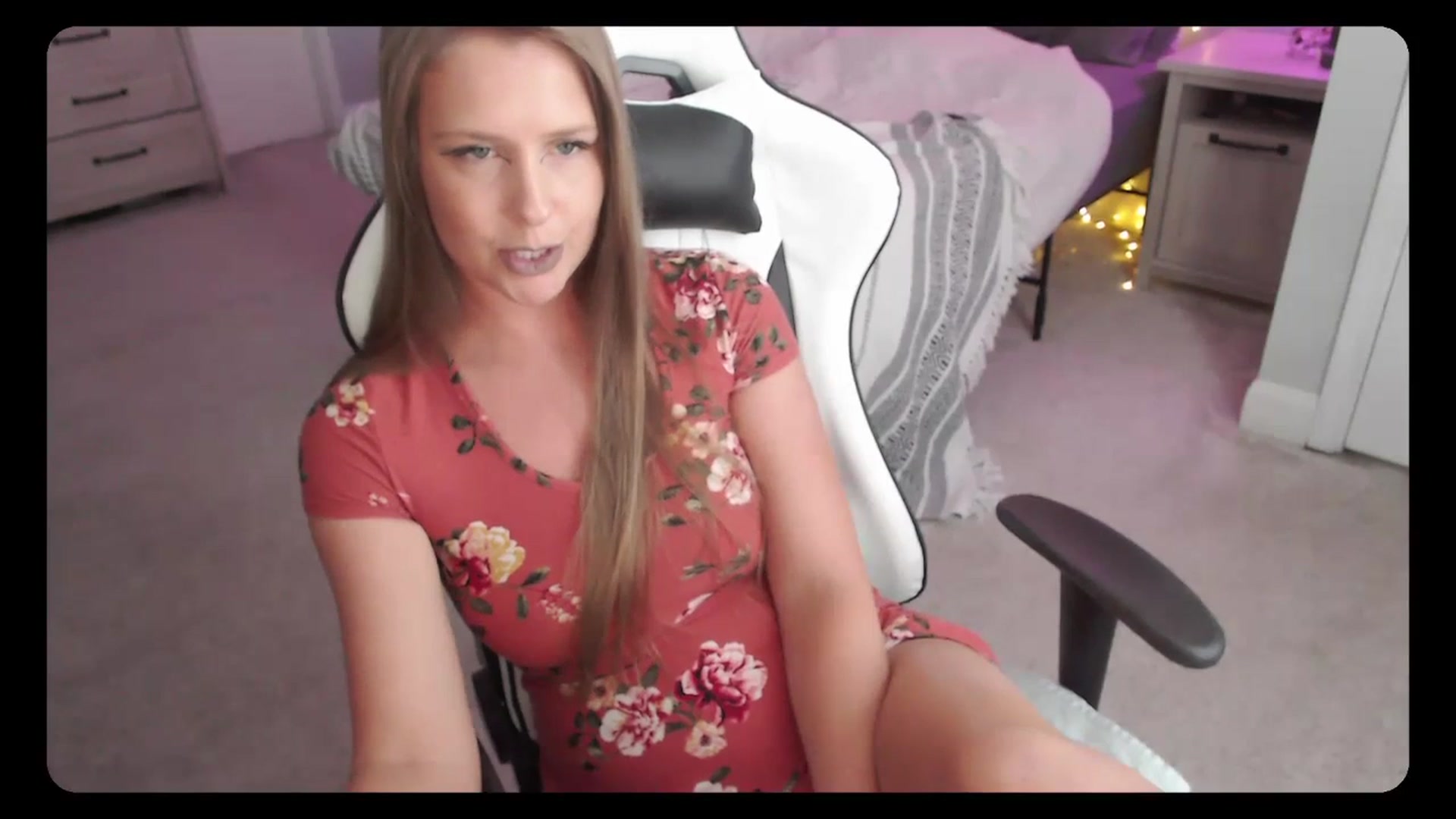 Gallery image thumbnail from Soybean92's myfreecams stream on, 08/30/2023, 18:39 image 11 of 20