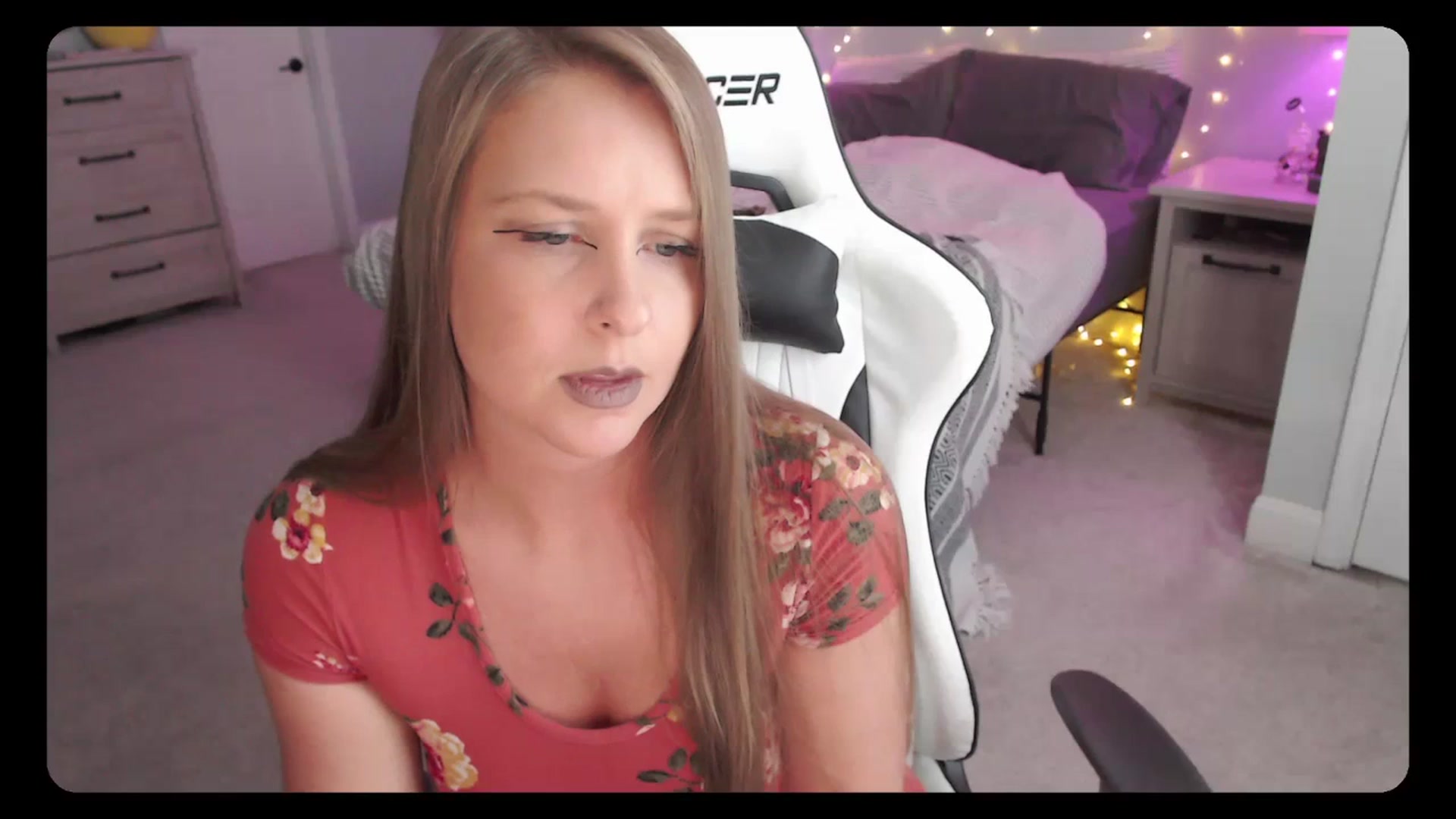 Gallery image thumbnail from Soybean92's myfreecams stream on, 08/30/2023, 18:39 image 7 of 20