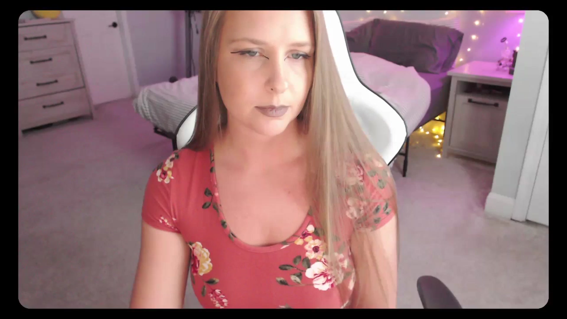 Gallery image thumbnail from Soybean92's myfreecams stream on, 08/30/2023, 18:39 image 4 of 20
