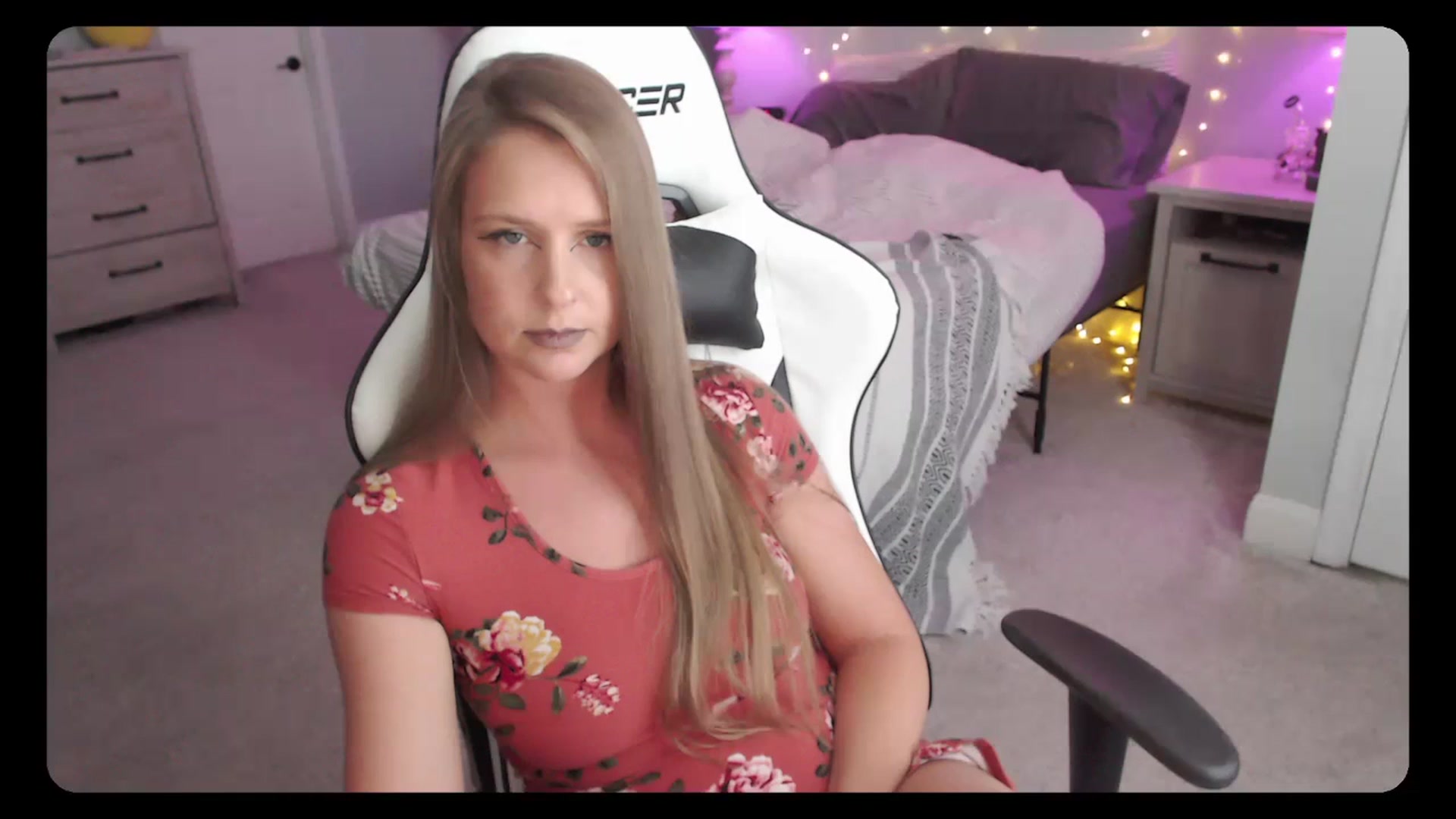 Gallery image thumbnail from Soybean92's myfreecams stream on, 08/30/2023, 18:39 image 8 of 20