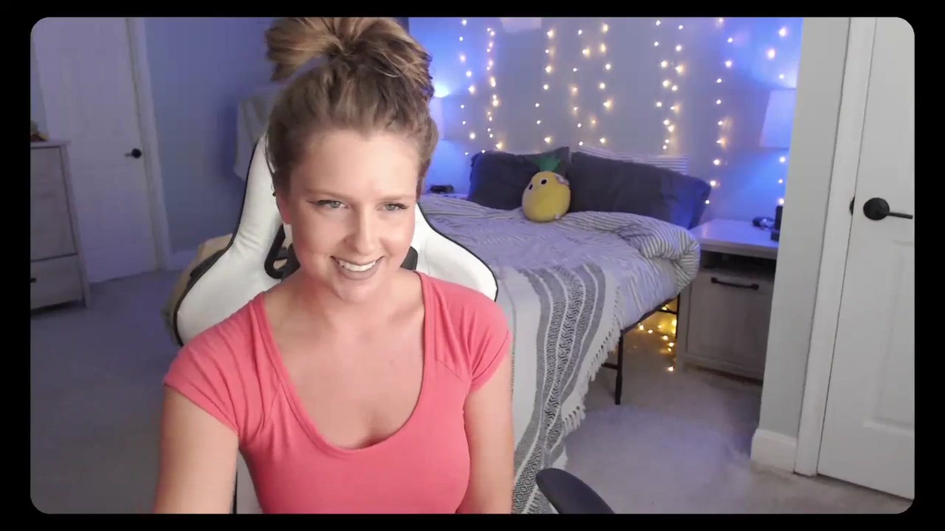 Gallery image thumbnail from Soybean92's myfreecams stream on, 09/01/2023, 18:33 image 9 of 20