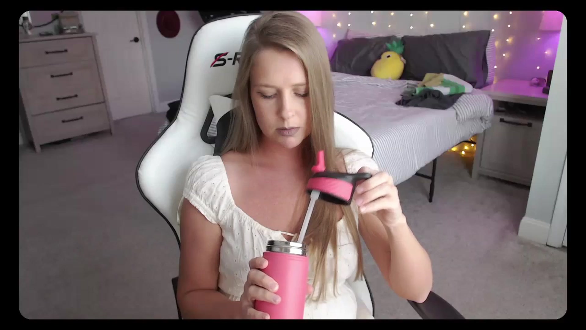 Gallery image thumbnail from Soybean92's myfreecams stream on, 09/05/2023, 18:56 image 4 of 20