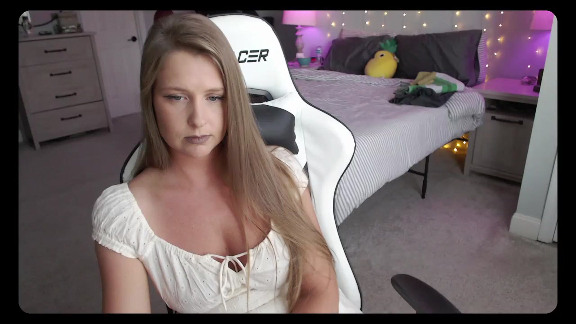 Gallery image thumbnail from Soybean92's myfreecams stream on, 09/05/2023, 18:56 image 3 of 20