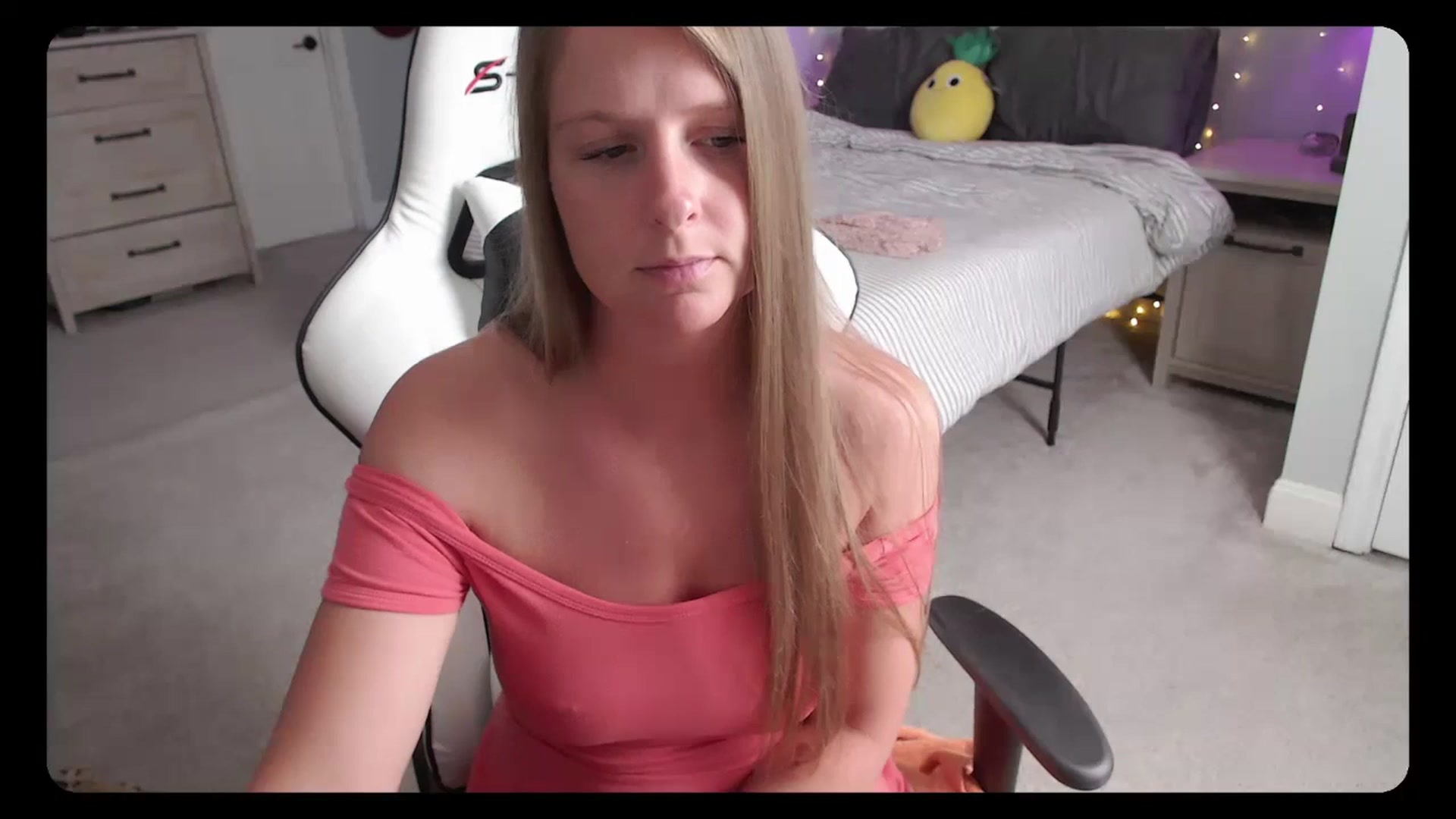 Gallery image thumbnail from Soybean92's myfreecams stream on, 09/06/2023, 20:18 image 18 of 20