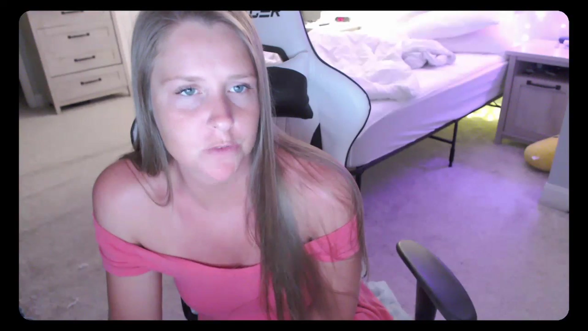 Gallery image thumbnail from Soybean92's myfreecams stream on, 09/25/2023, 24:36 image 8 of 20