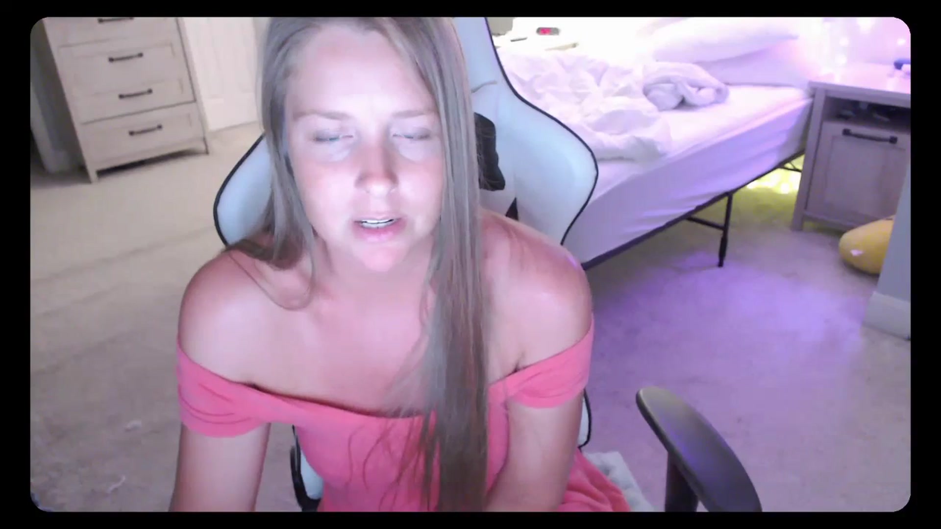 Gallery image thumbnail from Soybean92's myfreecams stream on, 09/25/2023, 24:36 image 7 of 20