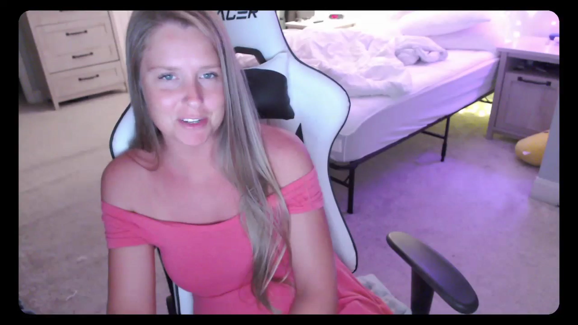 Gallery image thumbnail from Soybean92's myfreecams stream on, 09/25/2023, 24:36 image 9 of 20