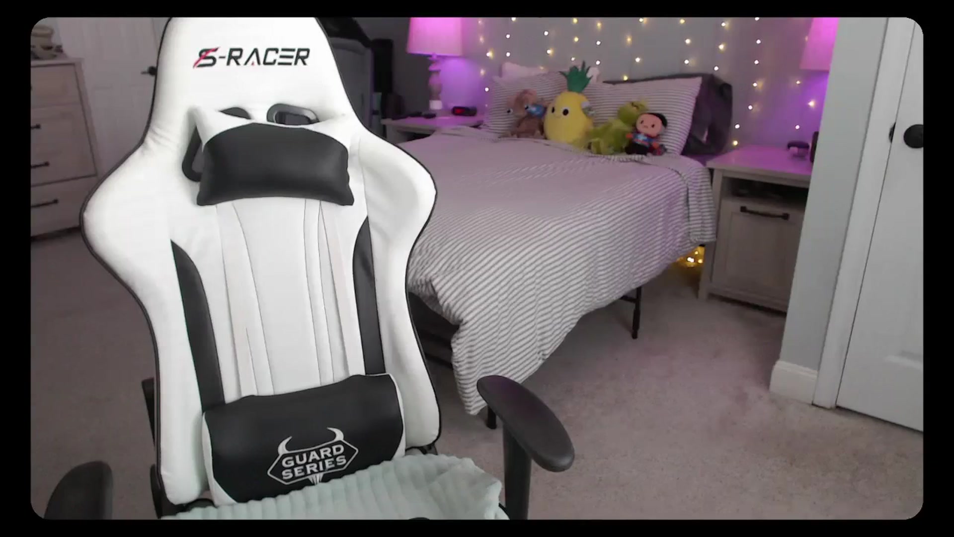 Gallery image thumbnail from Soybean92's myfreecams stream on, 09/25/2023, 15:33 image 18 of 20
