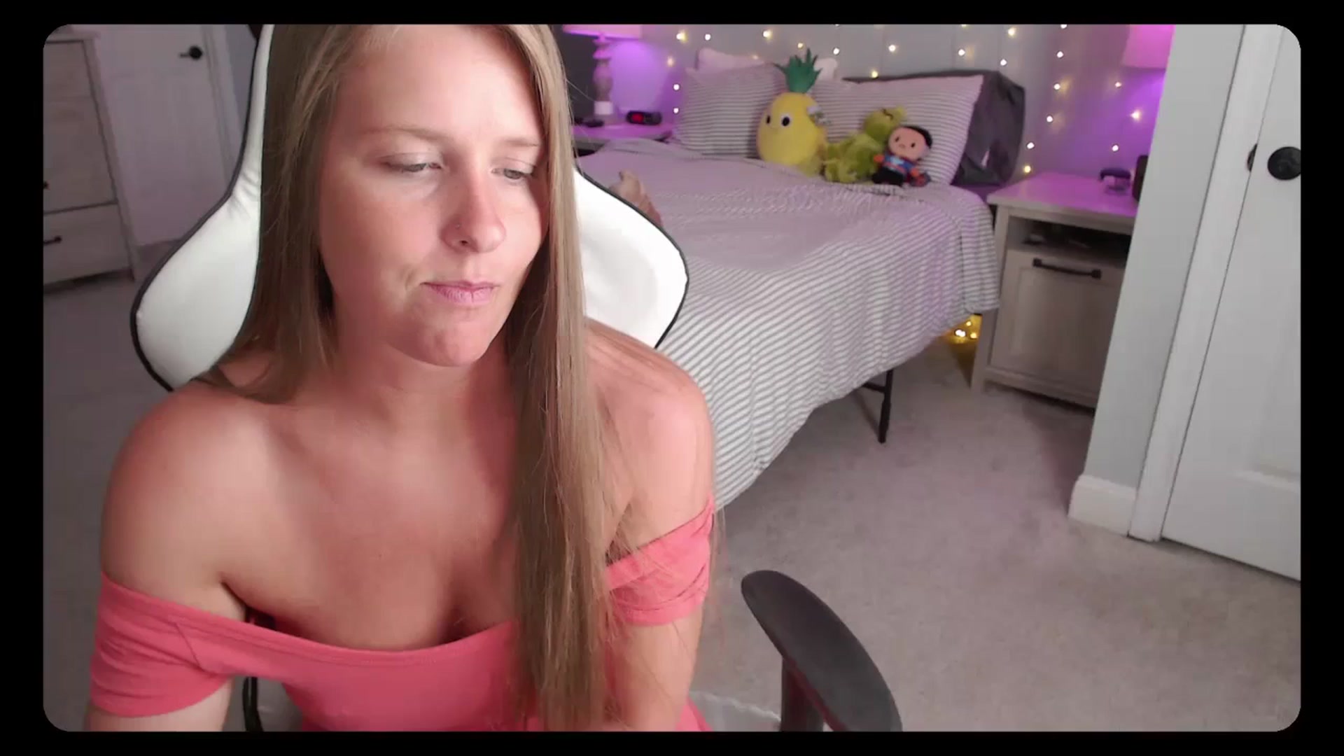 Gallery image thumbnail from Soybean92's myfreecams stream on, 09/25/2023, 19:18 image 18 of 20