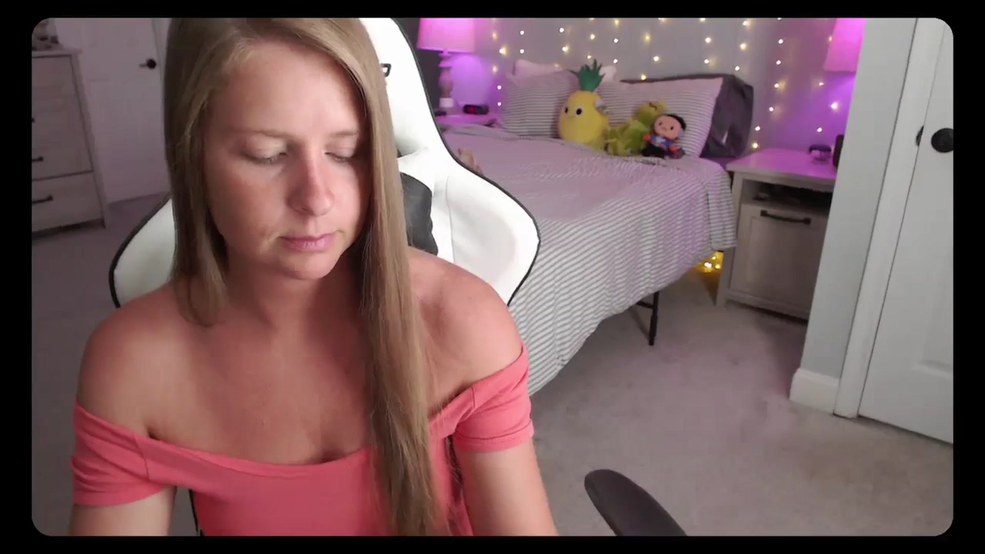 Gallery image thumbnail from Soybean92's myfreecams stream on, 09/25/2023, 19:18 image 11 of 20