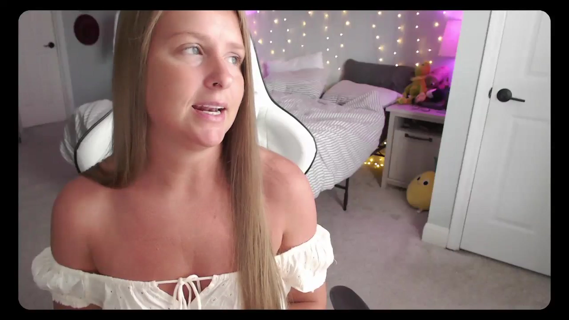Gallery image thumbnail from Soybean92's myfreecams stream on, 09/26/2023, 16:53 image 9 of 20