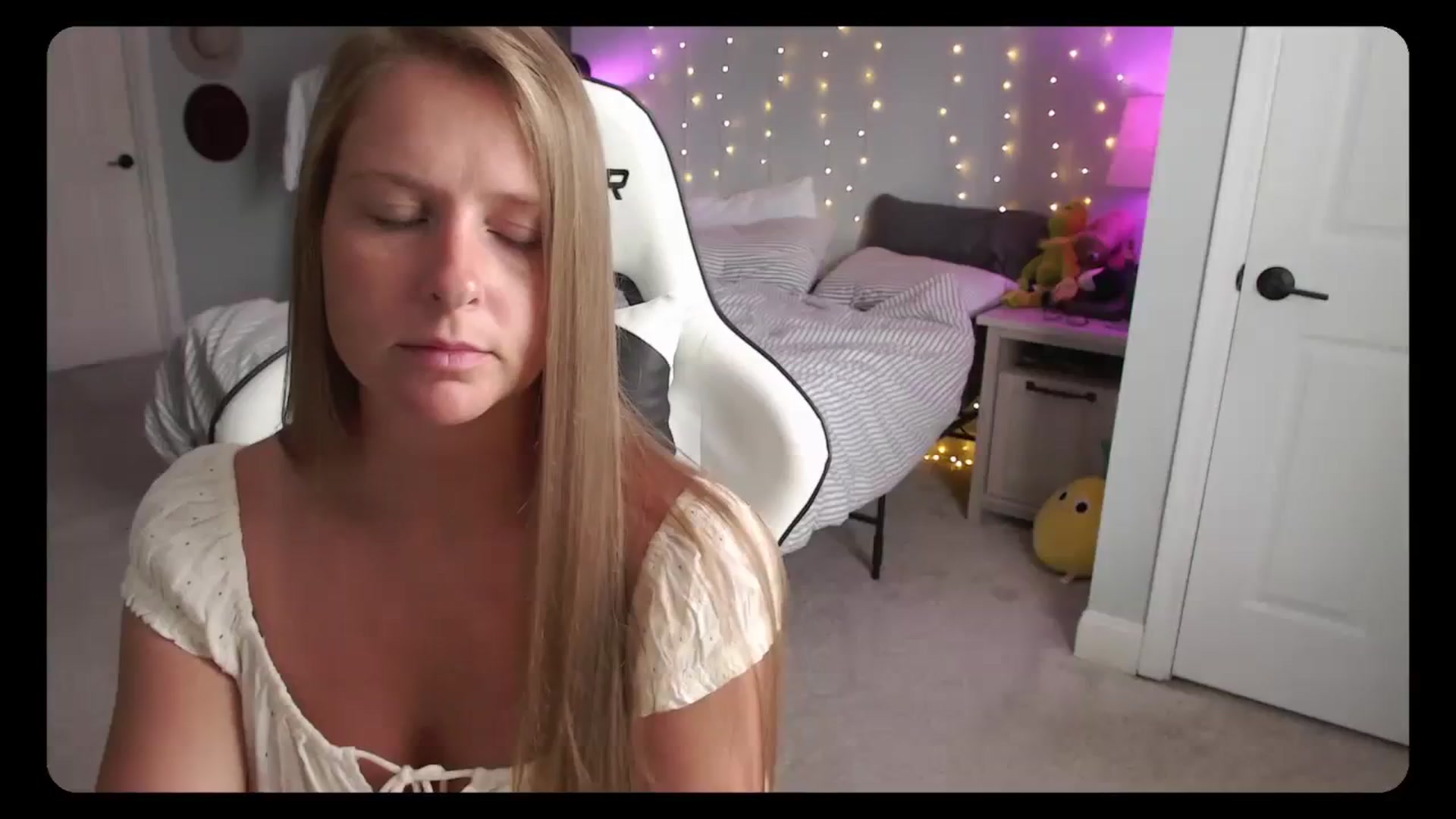 Gallery image thumbnail from Soybean92's myfreecams stream on, 09/26/2023, 16:53 image 1 of 20