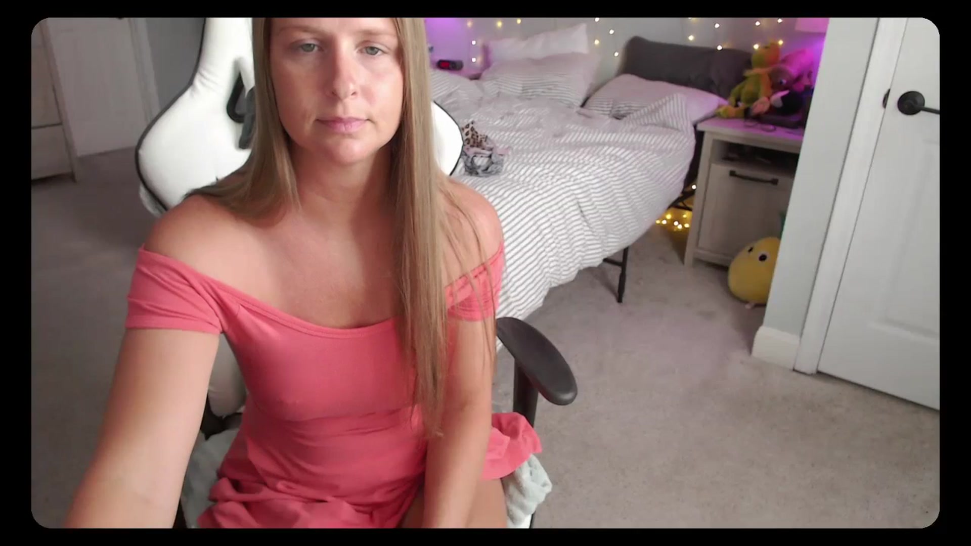 Gallery image thumbnail from Soybean92's myfreecams stream on, 09/26/2023, 17:31 image 20 of 20