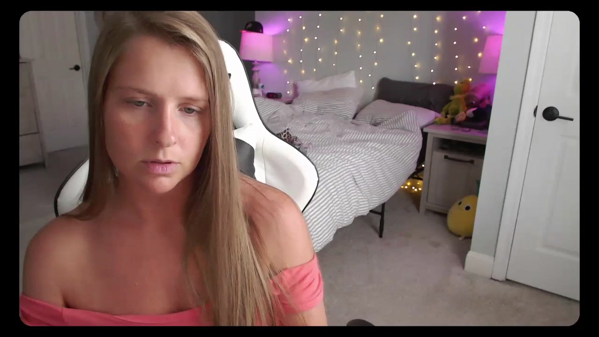 Gallery image thumbnail from Soybean92's myfreecams stream on, 09/26/2023, 18:32 image 17 of 20