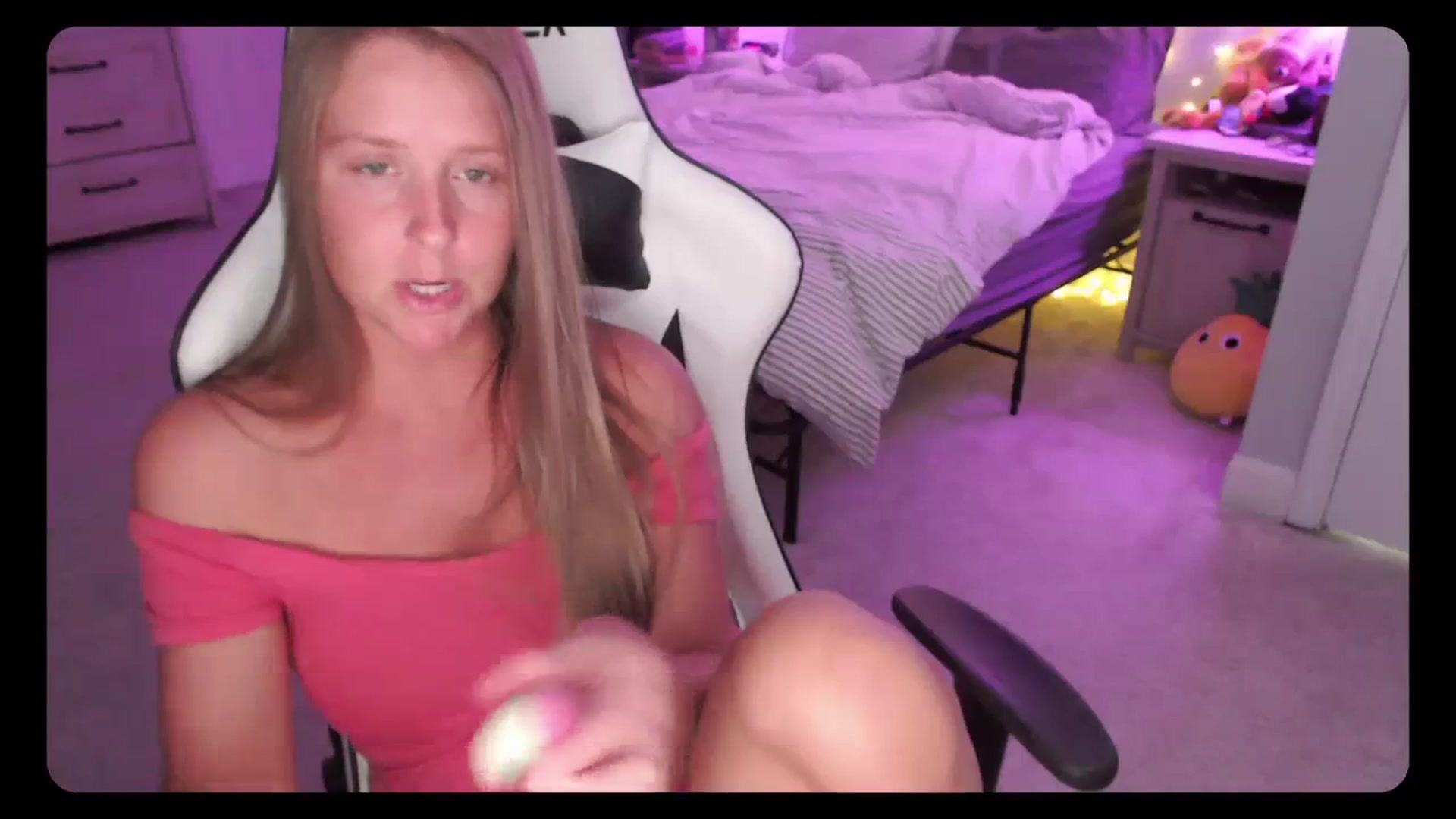 Gallery image thumbnail from Soybean92's myfreecams stream on, 09/27/2023, 18:33 image 8 of 20