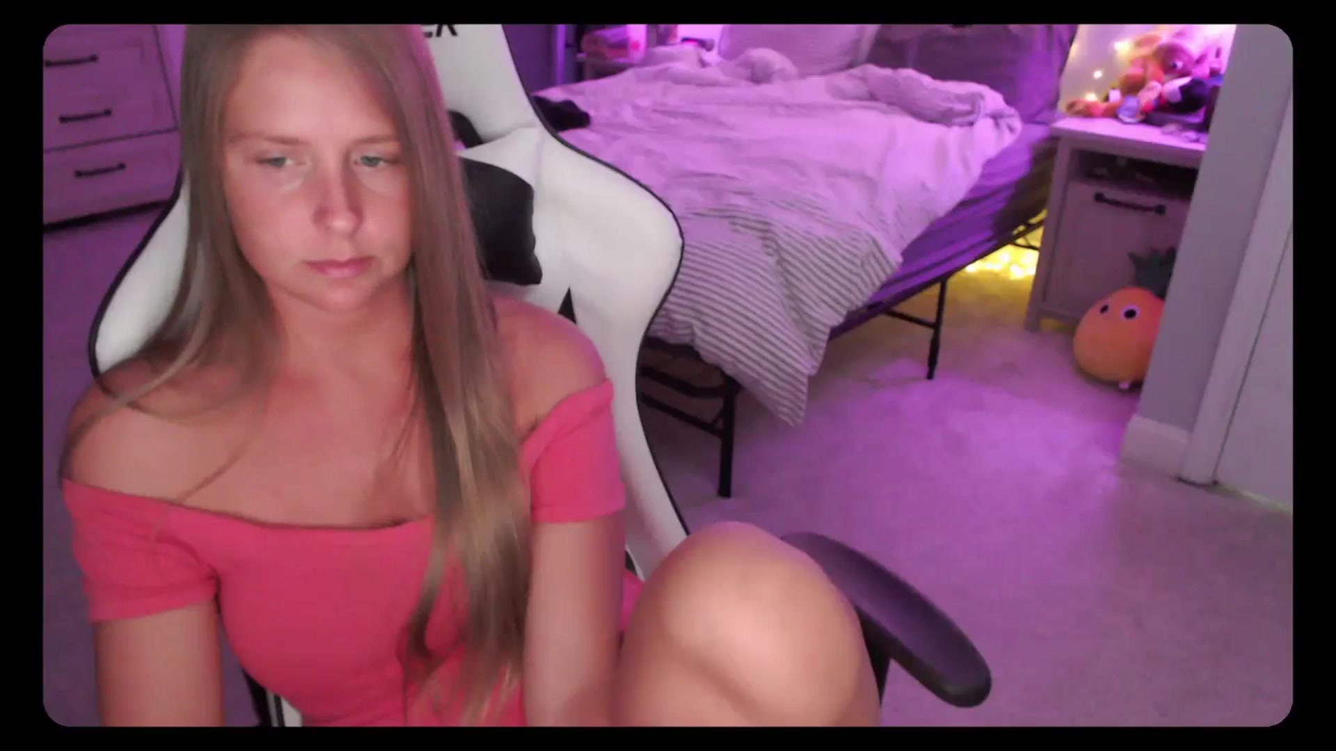 Gallery image thumbnail from Soybean92's myfreecams stream on, 09/27/2023, 18:33 image 17 of 20