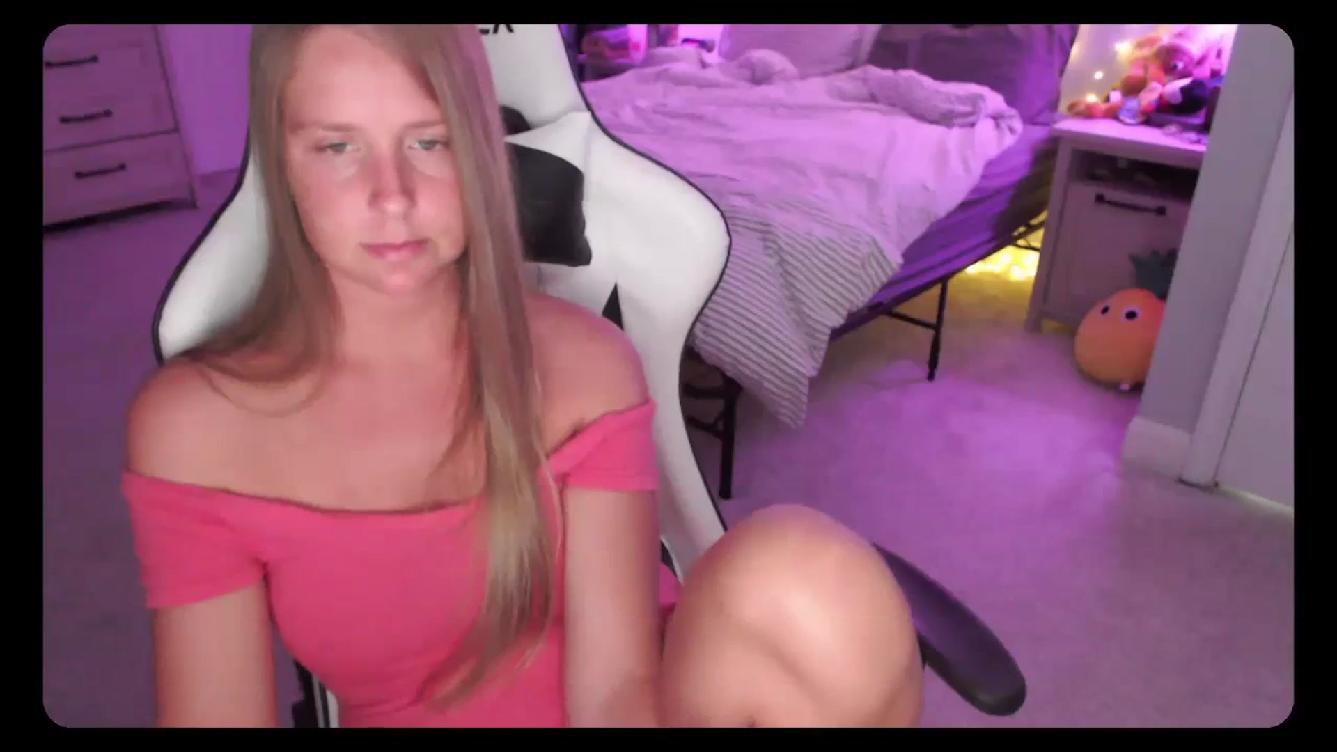 Gallery image thumbnail from Soybean92's myfreecams stream on, 09/27/2023, 18:33 image 5 of 20
