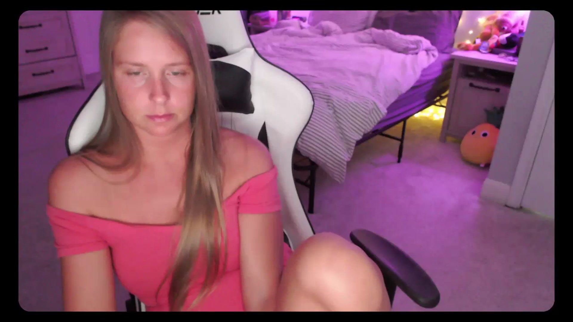 Gallery image thumbnail from Soybean92's myfreecams stream on, 09/27/2023, 18:33 image 14 of 20