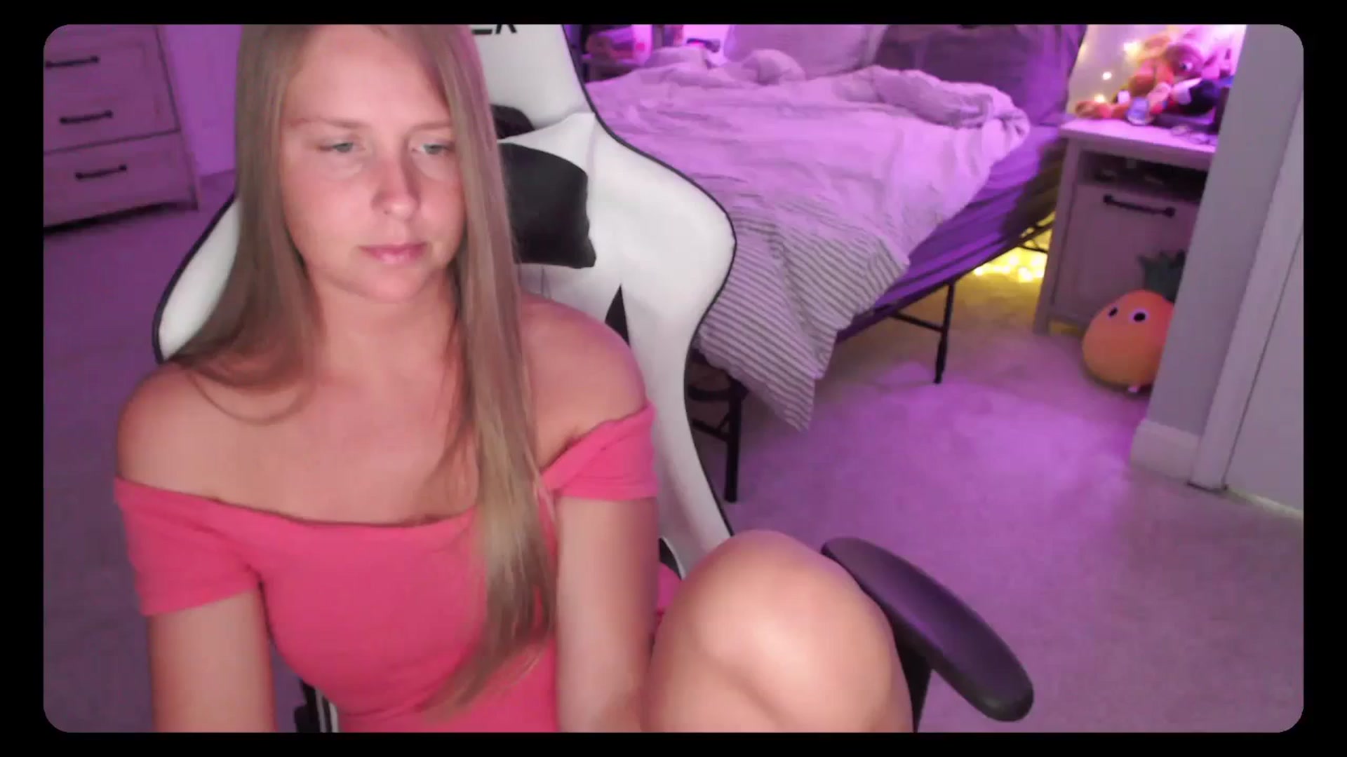 Gallery image thumbnail from Soybean92's myfreecams stream on, 09/27/2023, 18:33 image 6 of 20