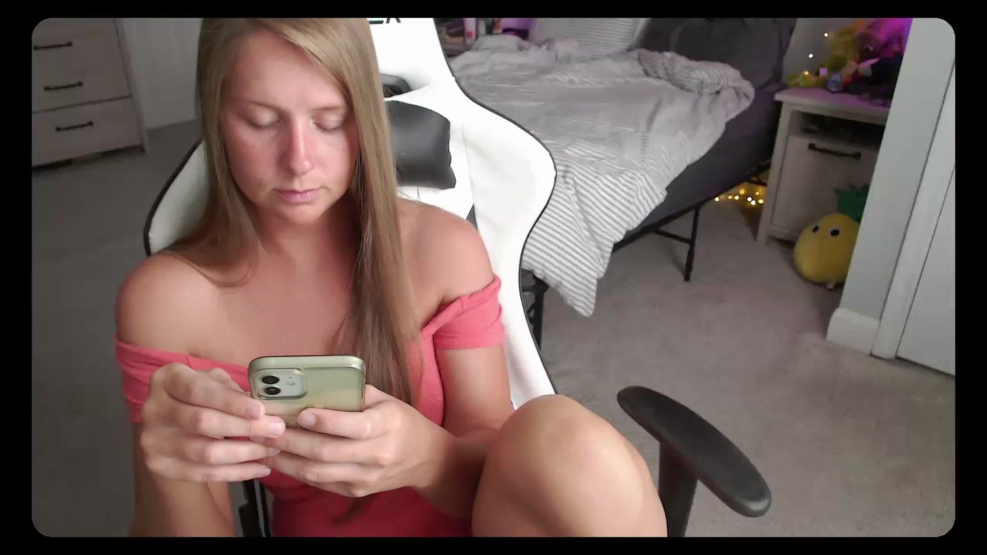 Gallery image thumbnail from Soybean92's myfreecams stream on, 09/27/2023, 18:33 image 2 of 20