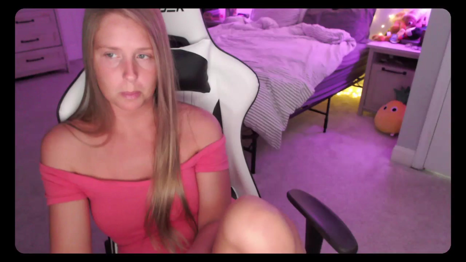 Gallery image thumbnail from Soybean92's myfreecams stream on, 09/27/2023, 18:33 image 11 of 20