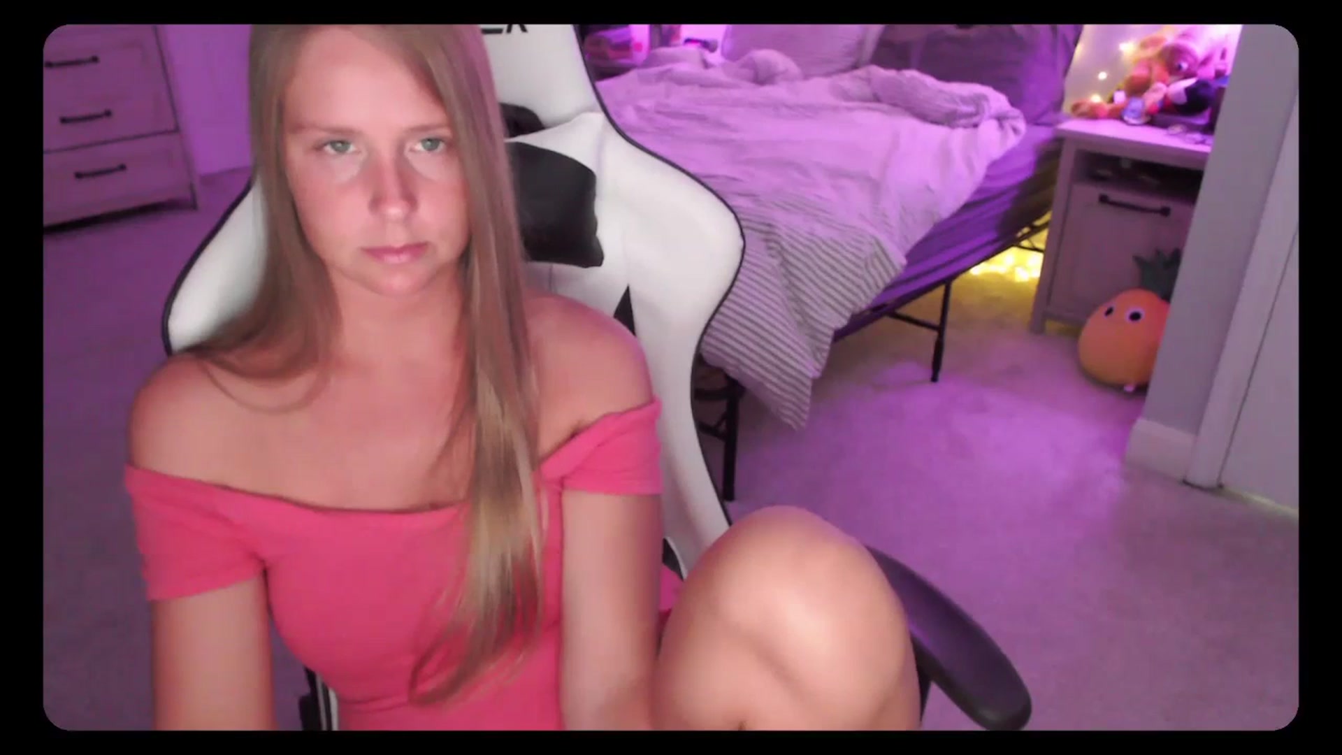 Gallery image thumbnail from Soybean92's myfreecams stream on, 09/27/2023, 18:33 image 4 of 20