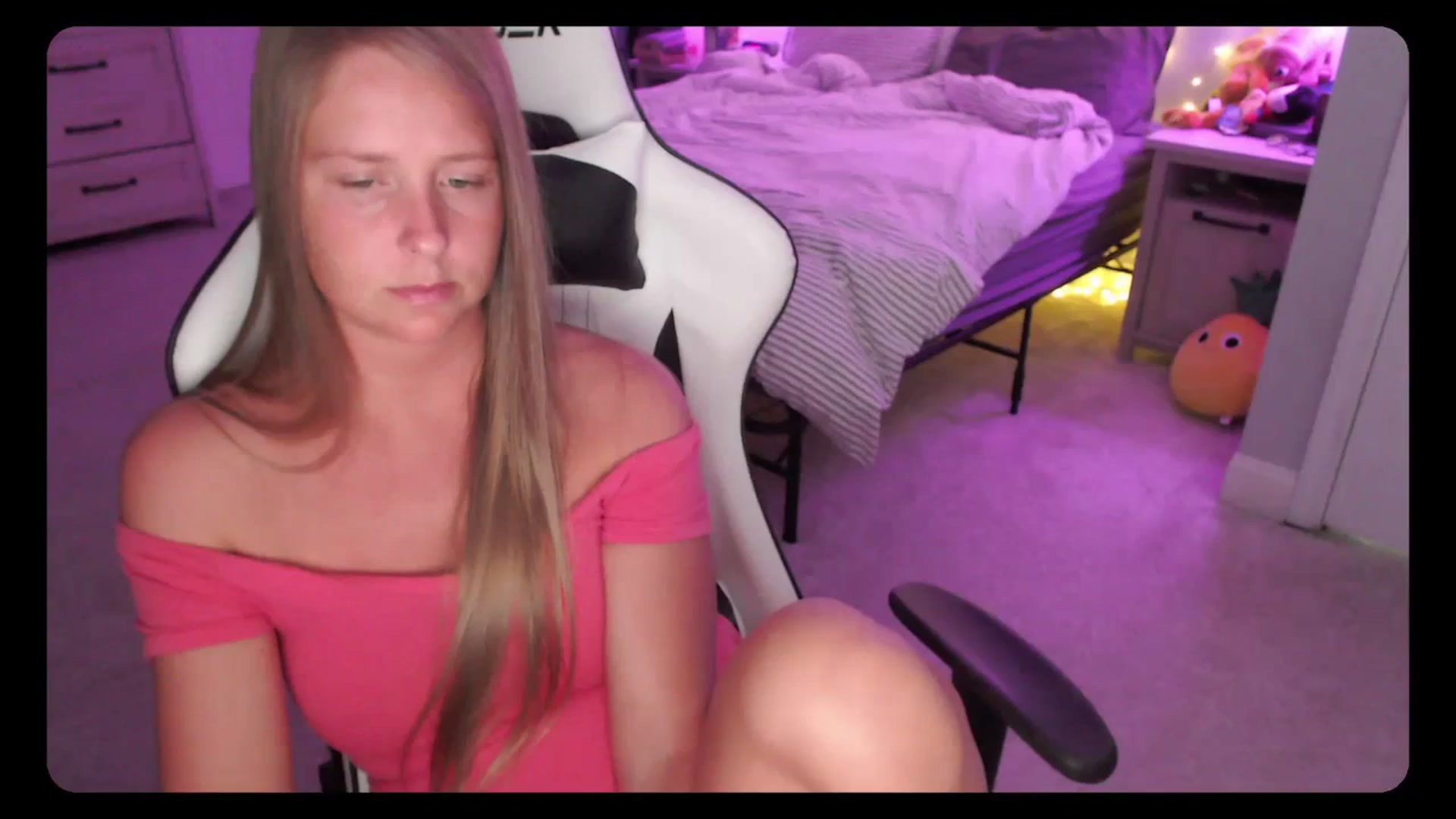 Gallery image thumbnail from Soybean92's myfreecams stream on, 09/27/2023, 18:33 image 15 of 20