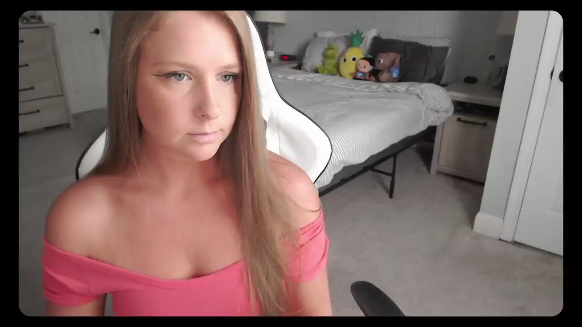 Gallery image thumbnail from Soybean92's myfreecams stream on, 09/28/2023, 16:45 image 1 of 20