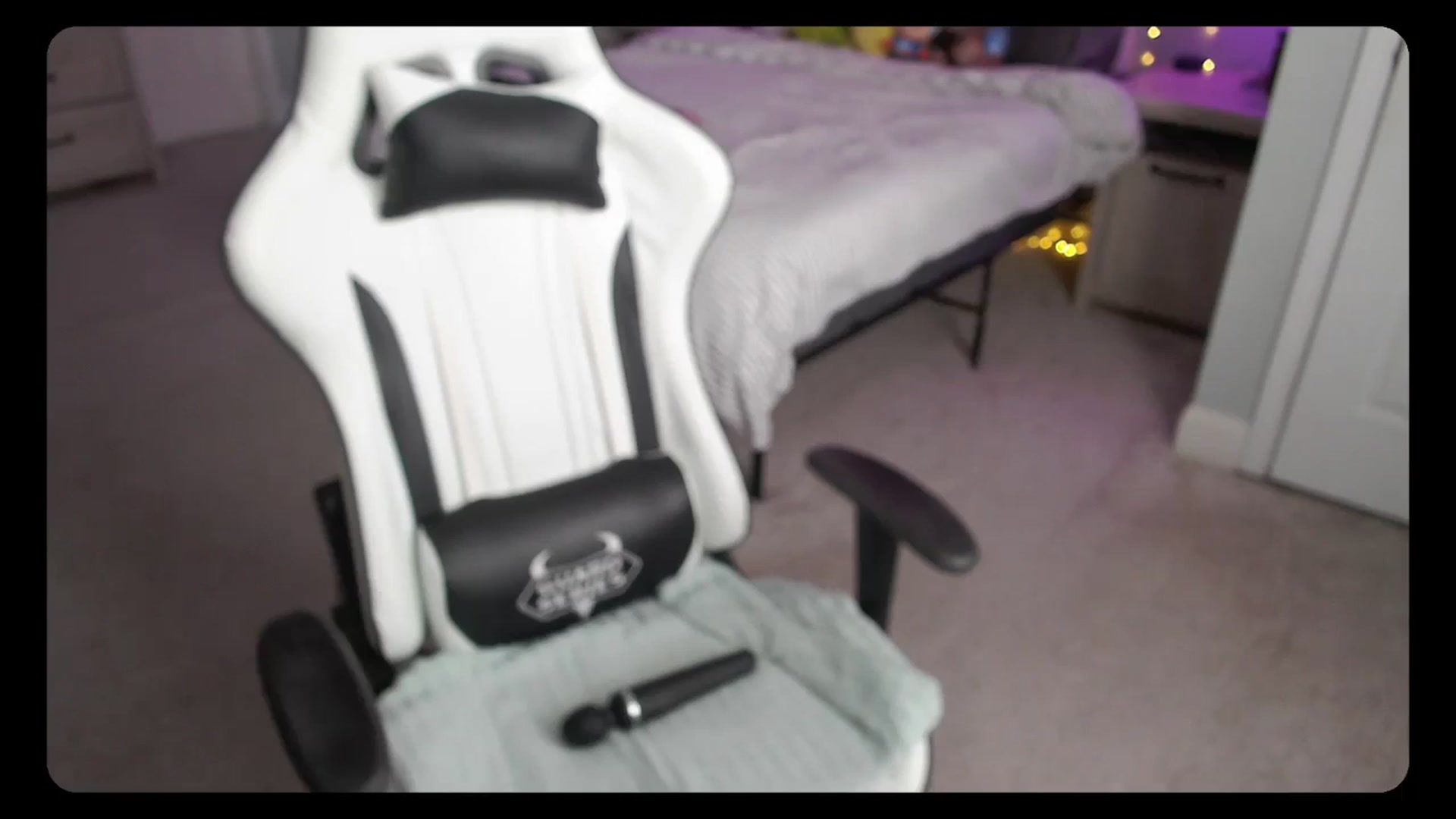 Gallery image thumbnail from Soybean92's myfreecams stream on, 09/28/2023, 20:50 image 17 of 20
