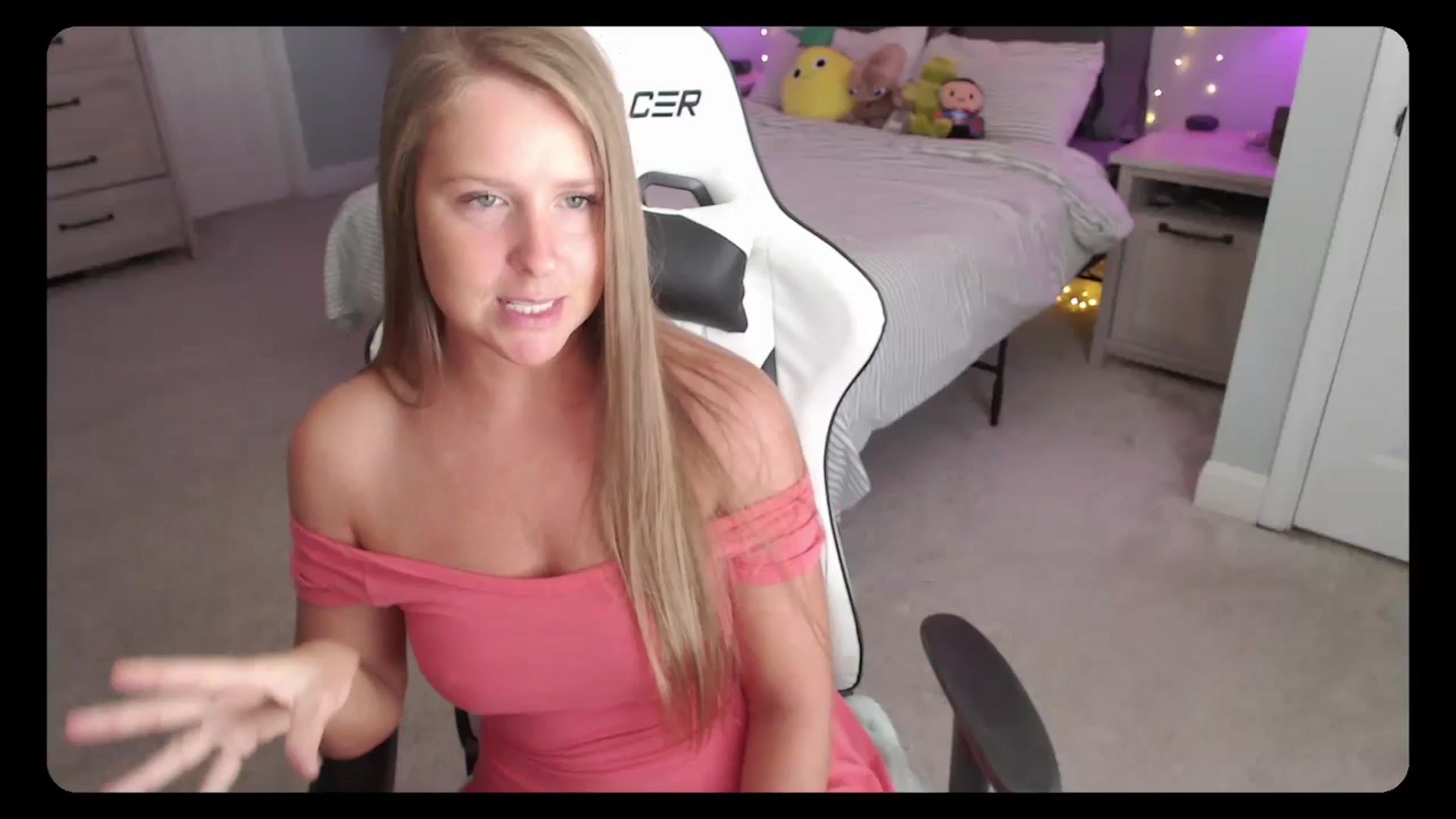 Gallery image thumbnail from Soybean92's myfreecams stream on, 10/02/2023, 16:36 image 7 of 20