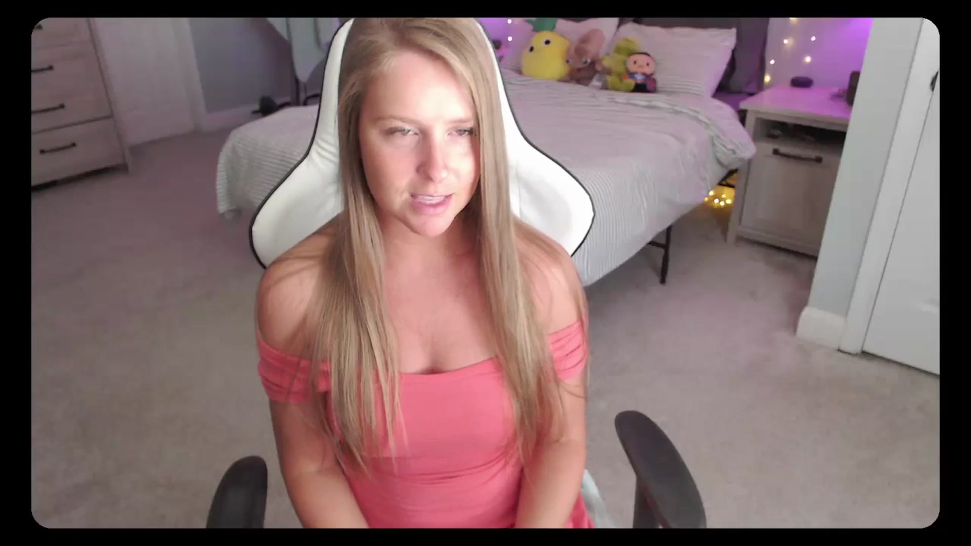 Gallery image thumbnail from Soybean92's myfreecams stream on, 10/02/2023, 16:36 image 3 of 20